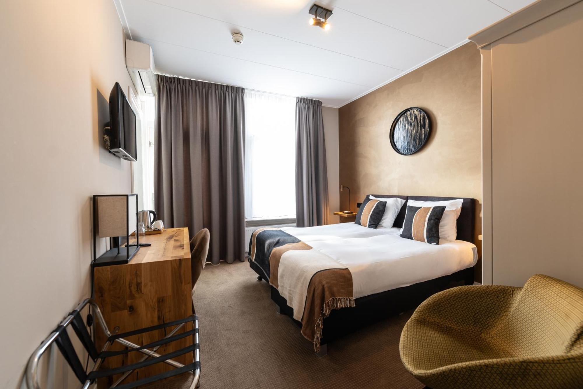 Deluxe Room,1554304570:JPEG