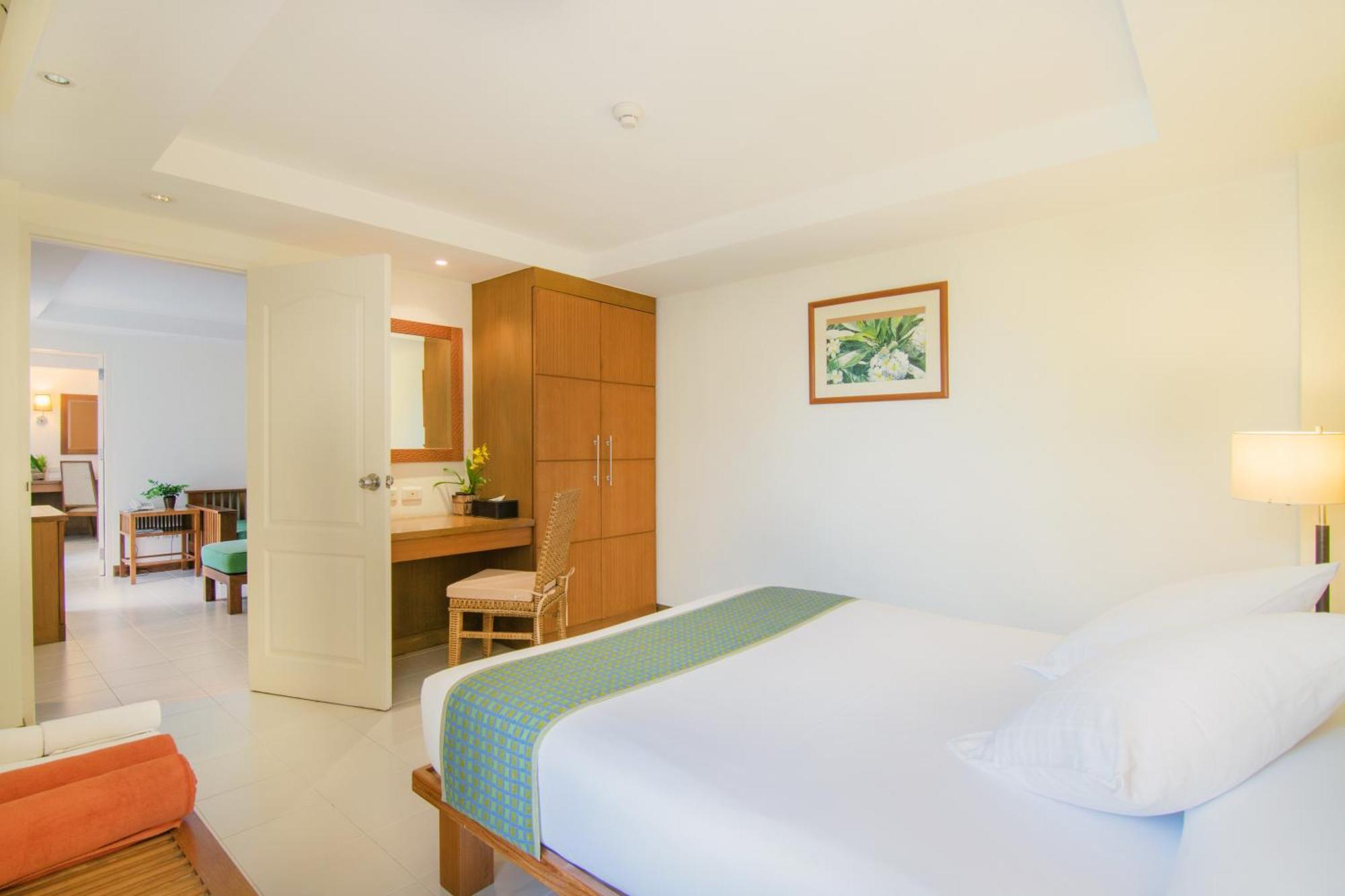 One-Bedroom Queen Suite