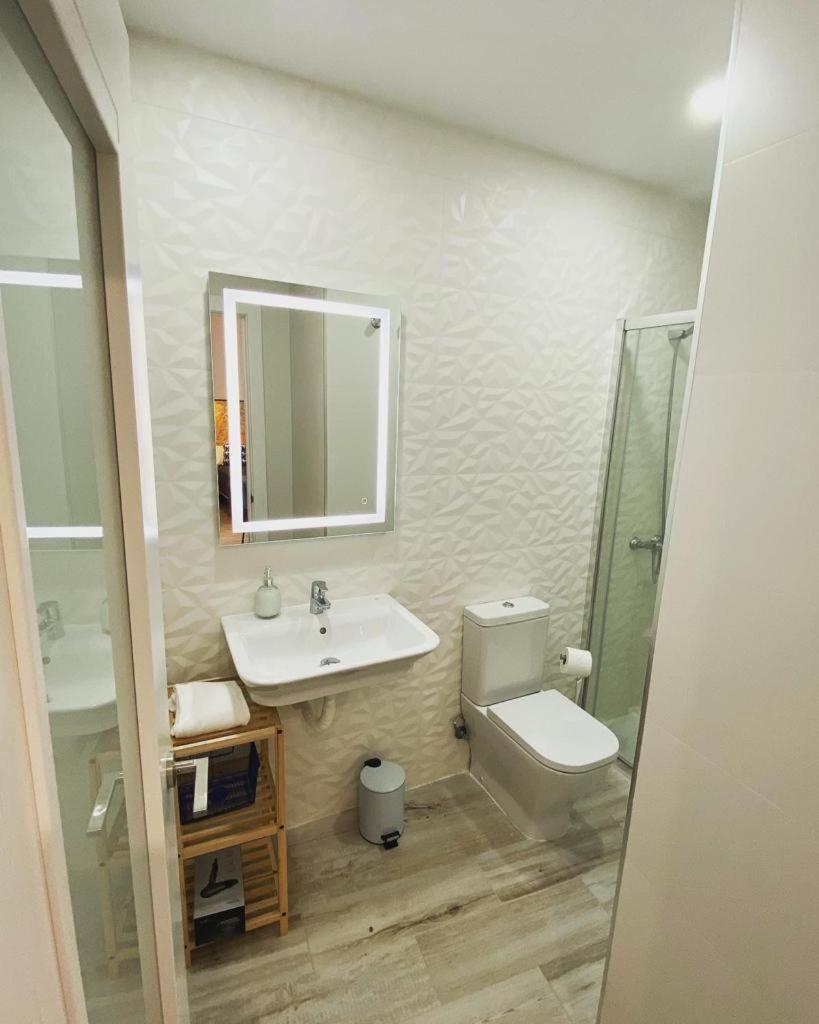 Twin Room Private Bathroom,1554675118:JPEG