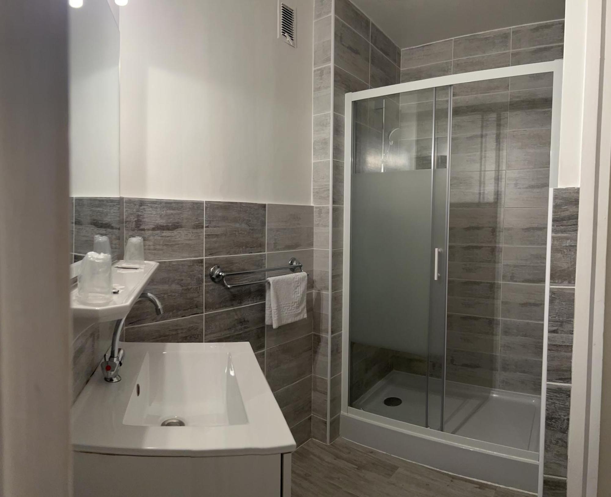 Standard Double Room,1427216320:JPEG