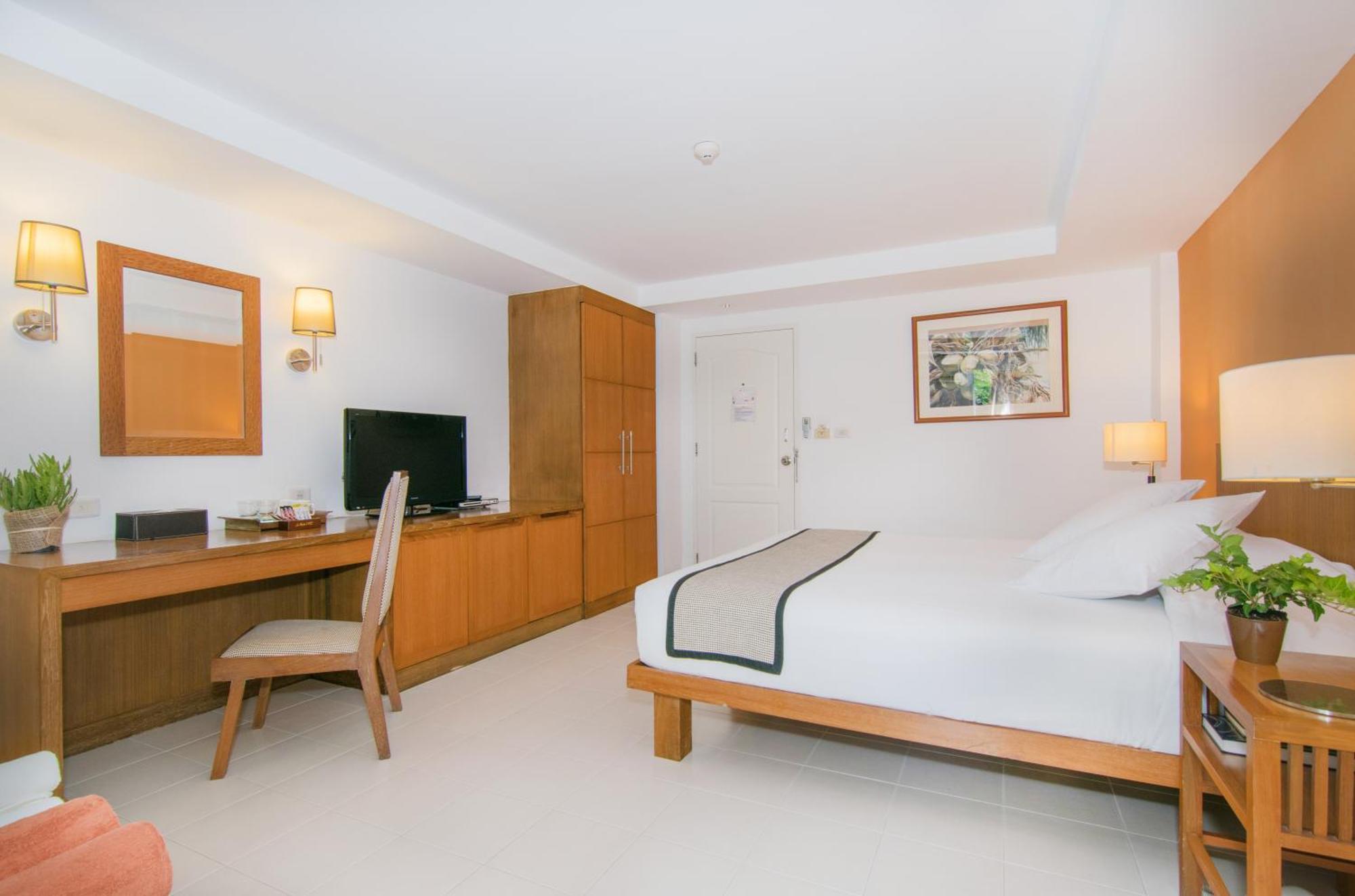 Deluxe Double or Twin Room
