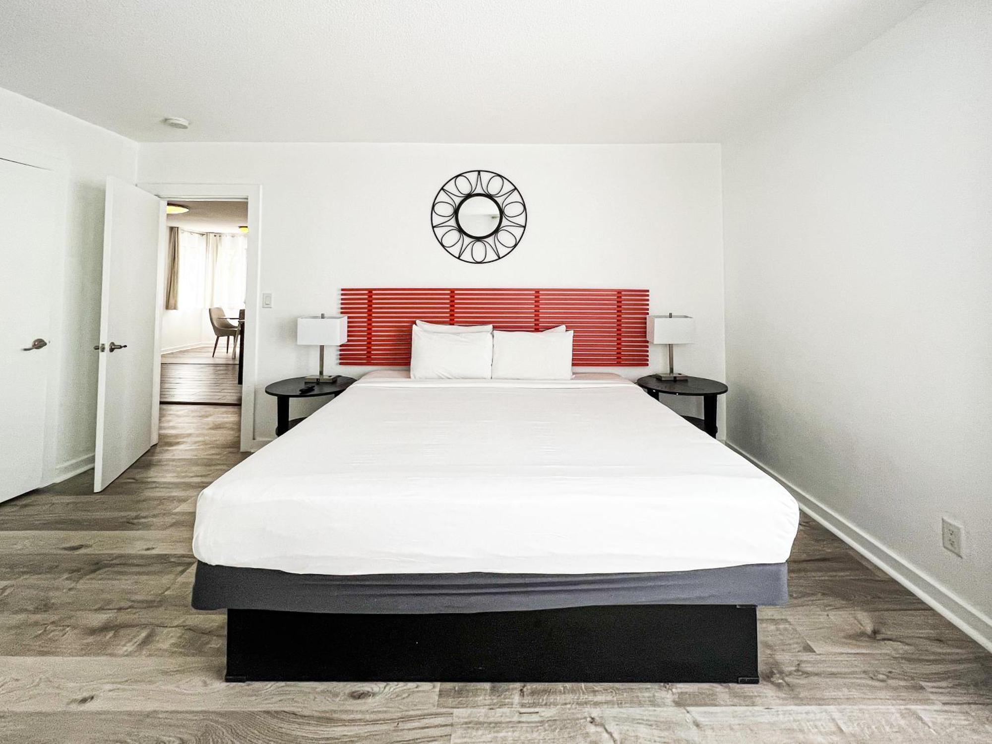 One-Bedroom Apartment King Bed