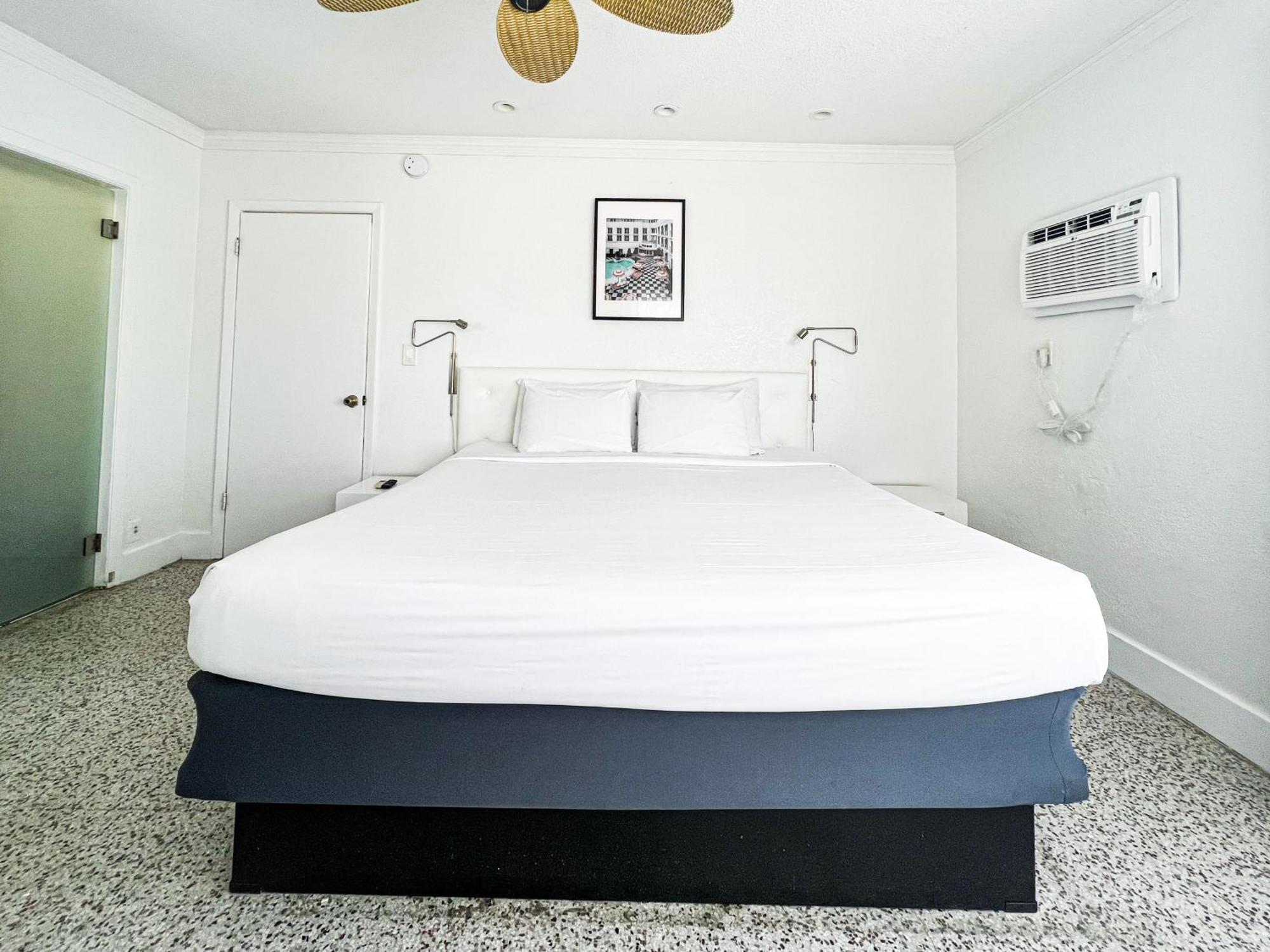 One-Bedroom Apartment King Bed