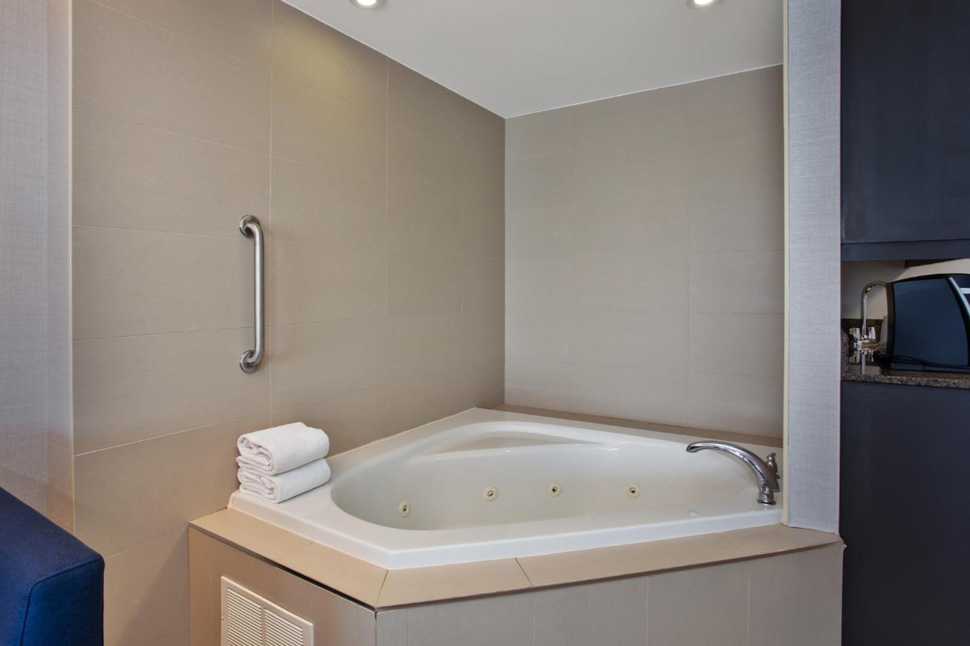 King Studio Jacuzzi