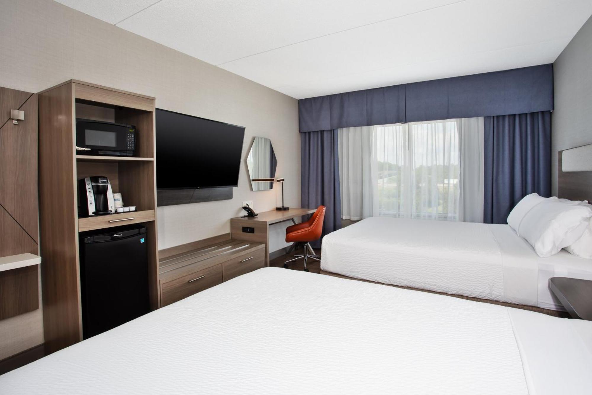 Standard Queen Room Two Queen Beds