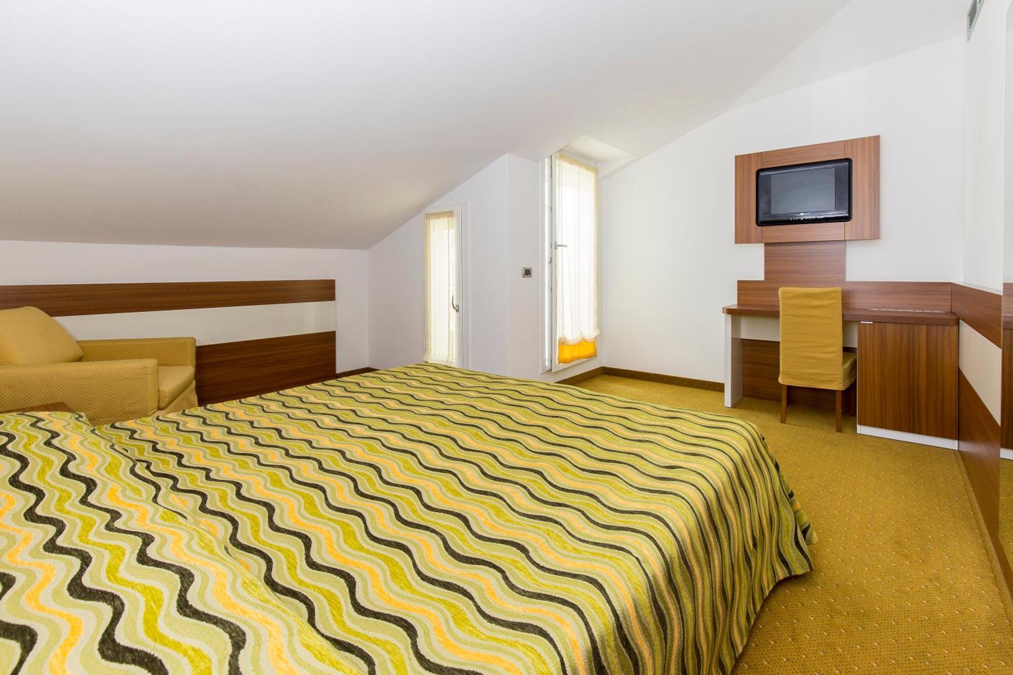 Budget Double Room,1554856840:JPEG