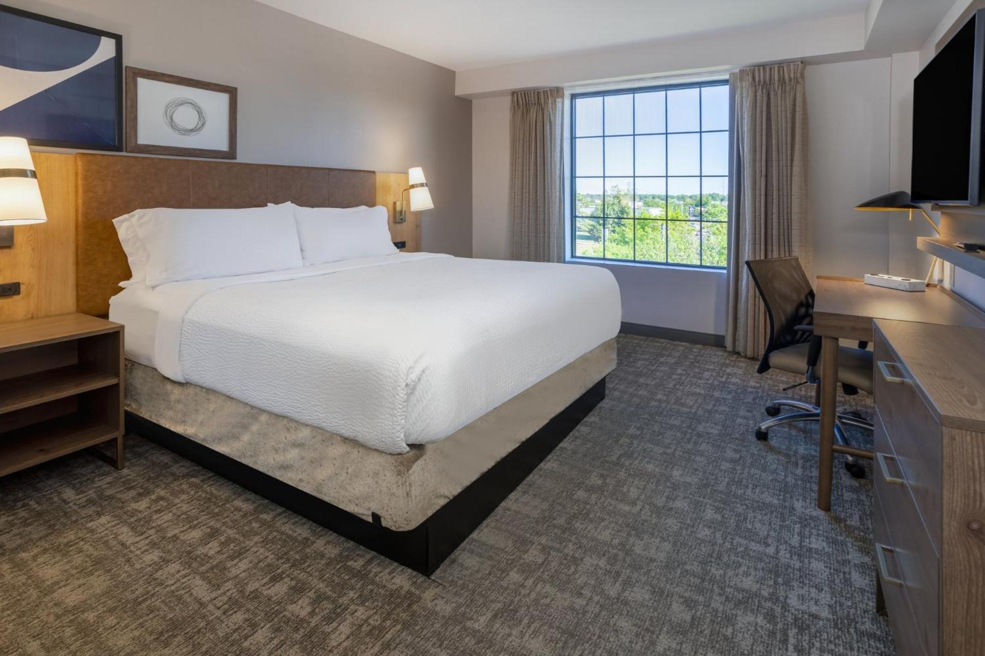 Two-Bedroom Suite,1554890635:JPEG