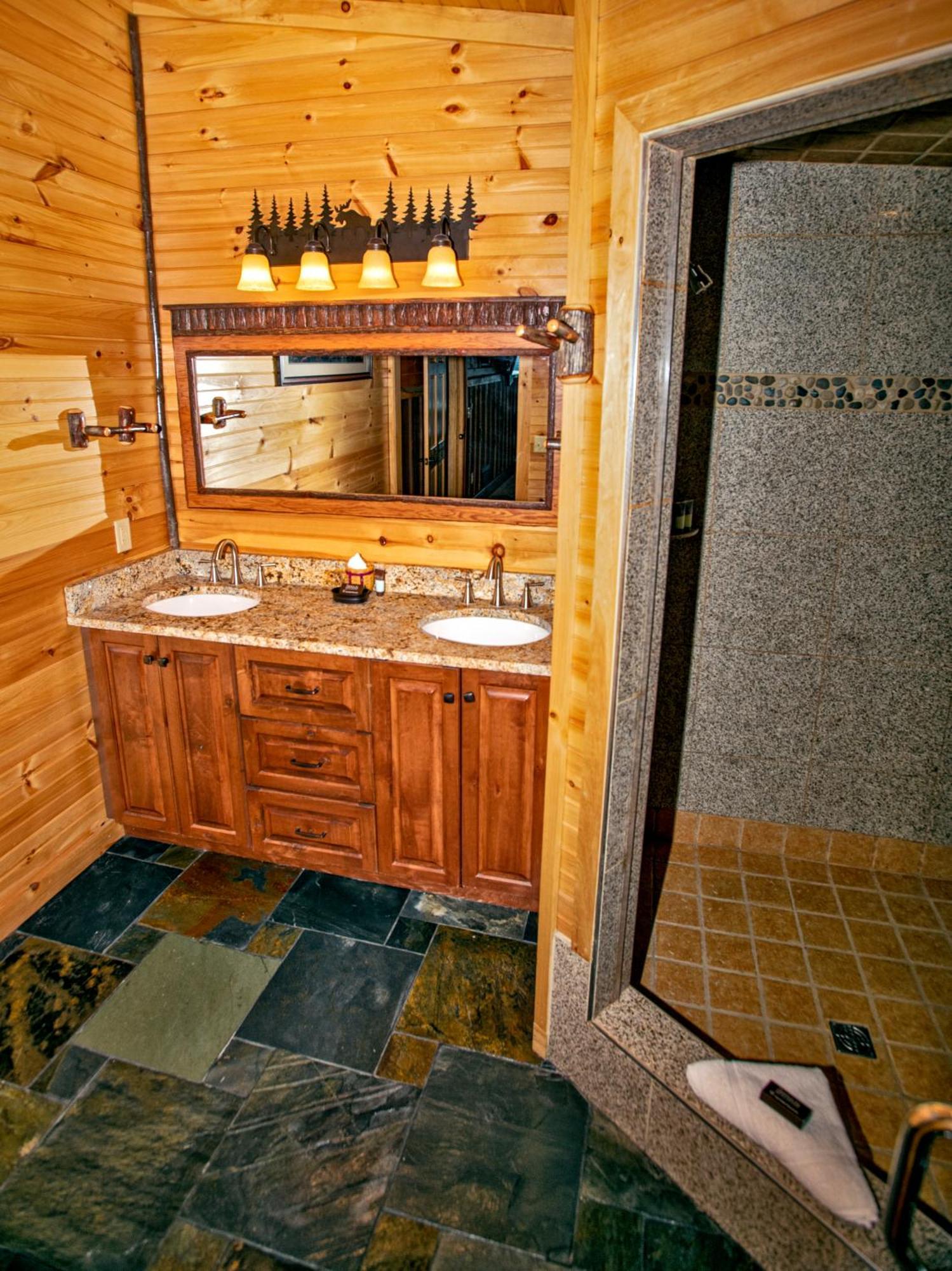 One-Bedroom Apartment,988949821:JPEG