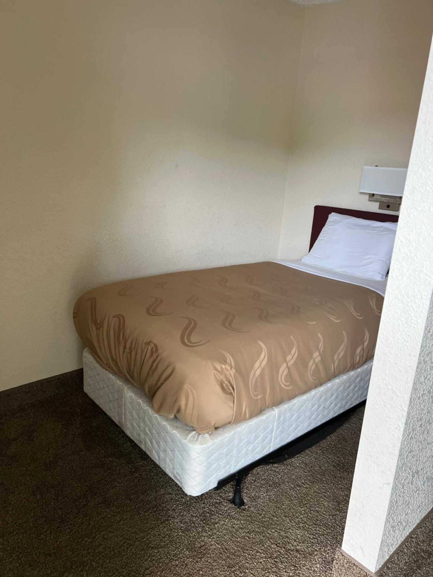 Family Room Two Queen Beds One Single Bed Non Smoking