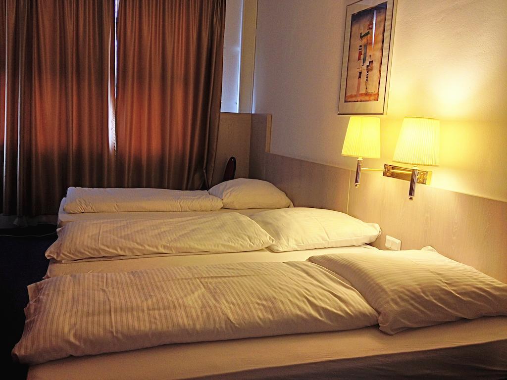 Economy Triple Room