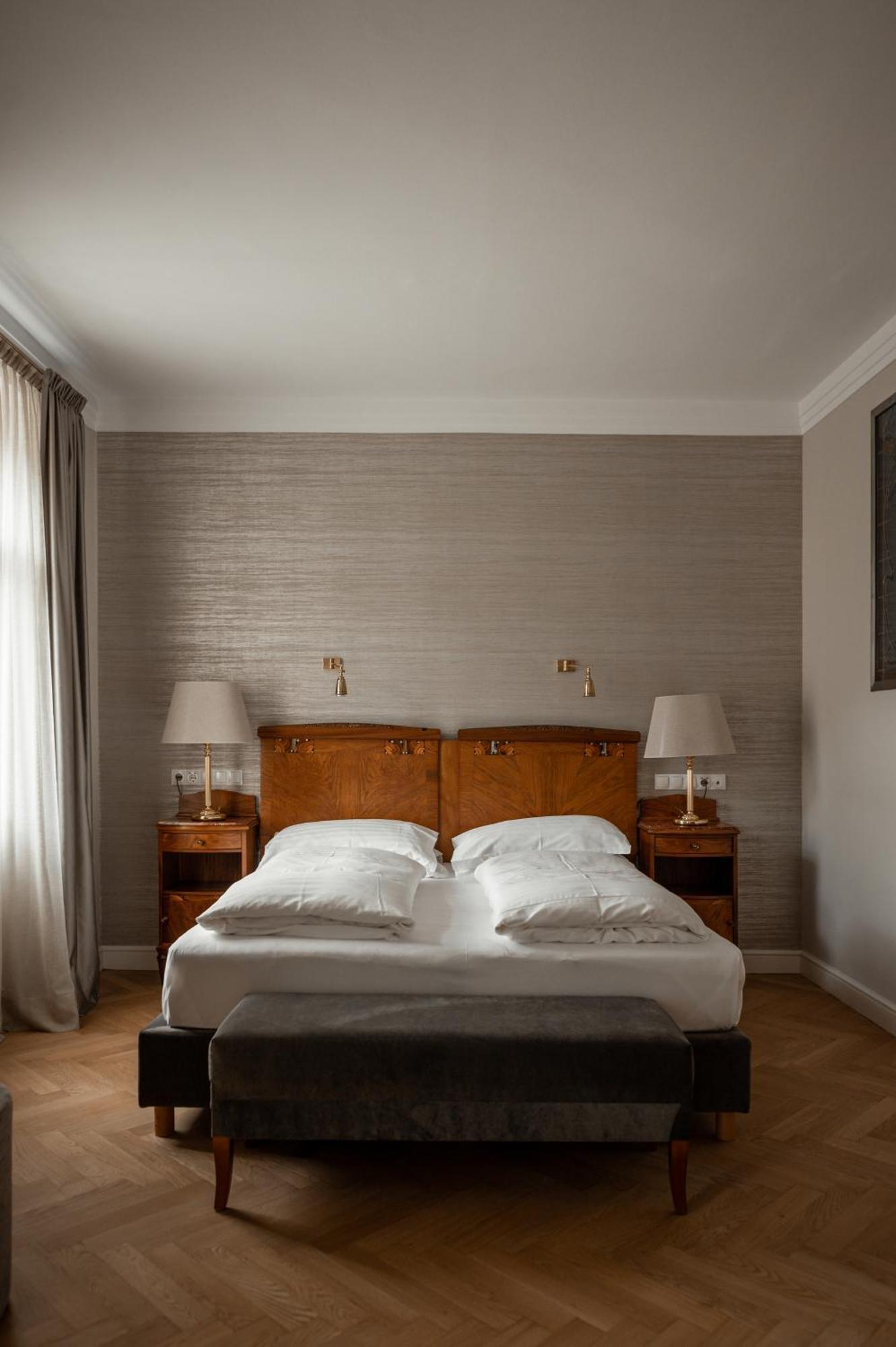 Junior Suite,1555106407:JPEG