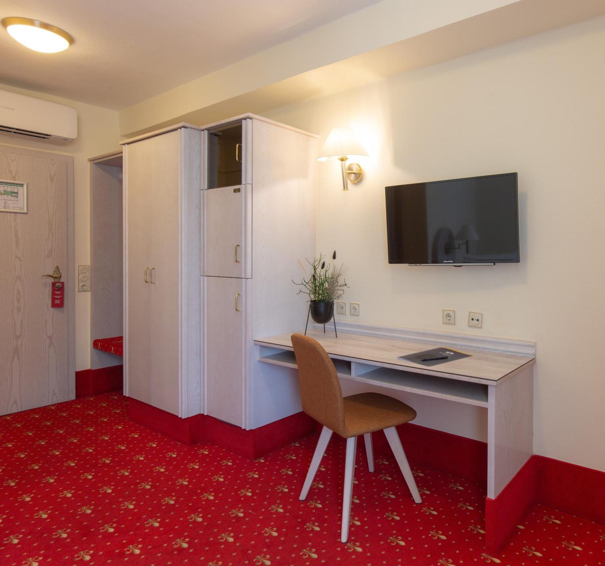 Single Room,1555236187:JPEG