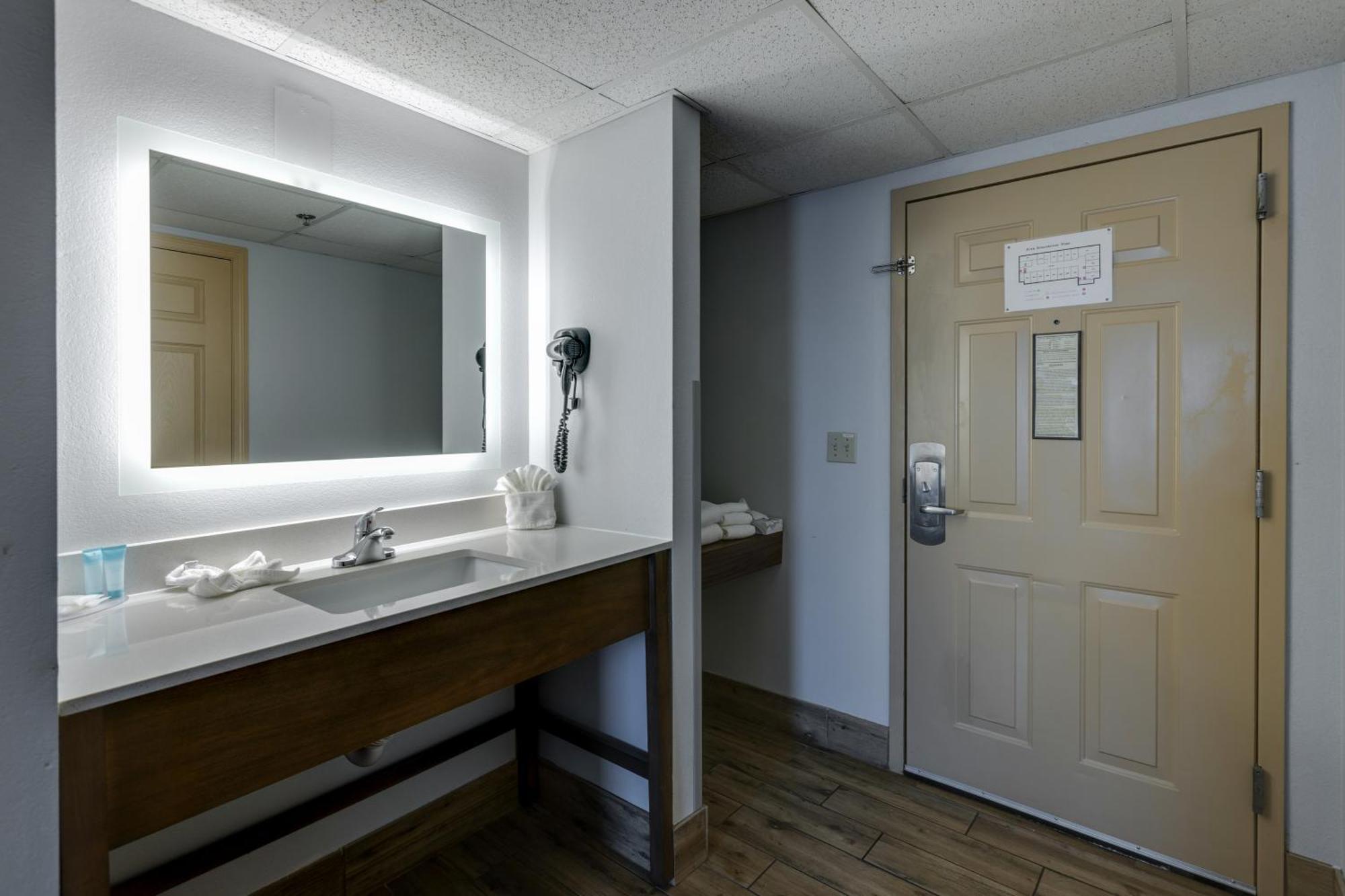 Kitchenette Two Queen Beds,1555260196:JPEG
