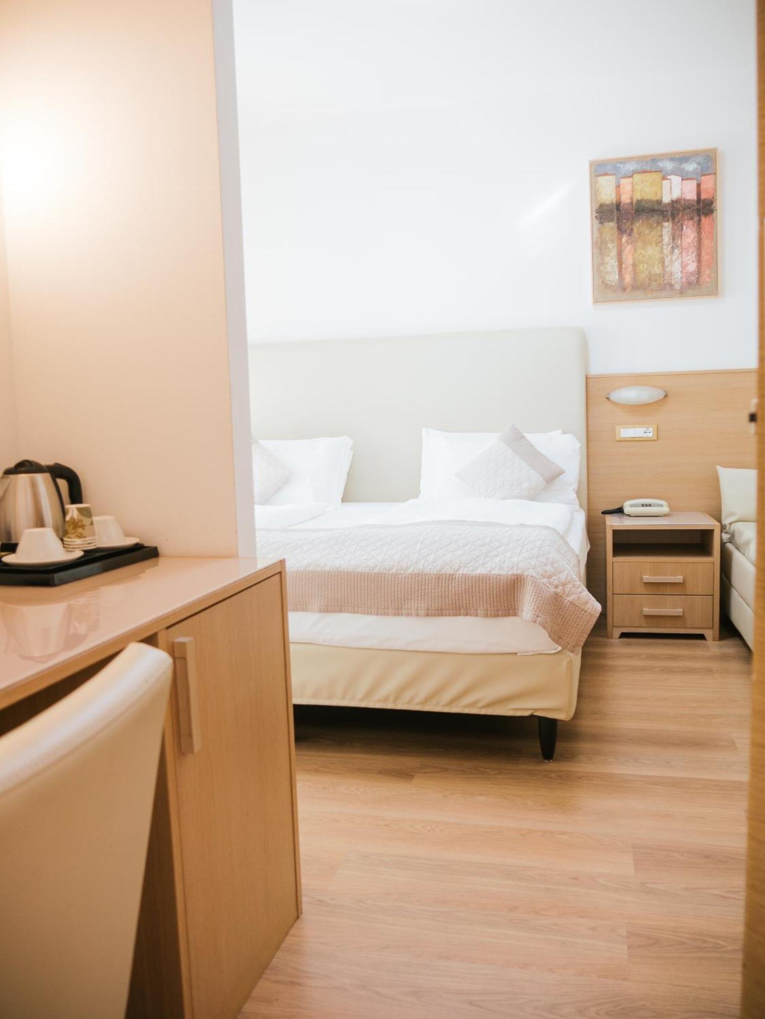 Deluxe Double Room Side Sea View