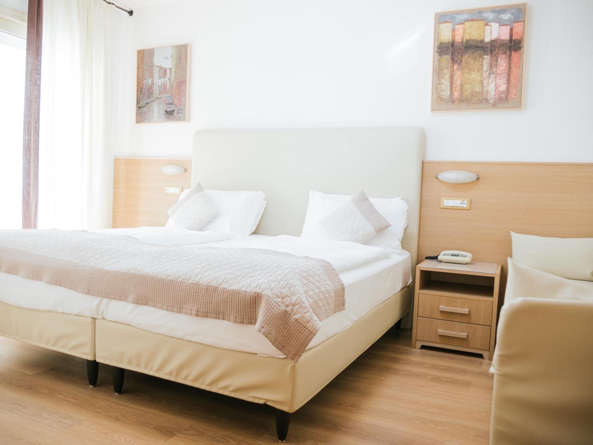 Deluxe Double Room Side Sea View