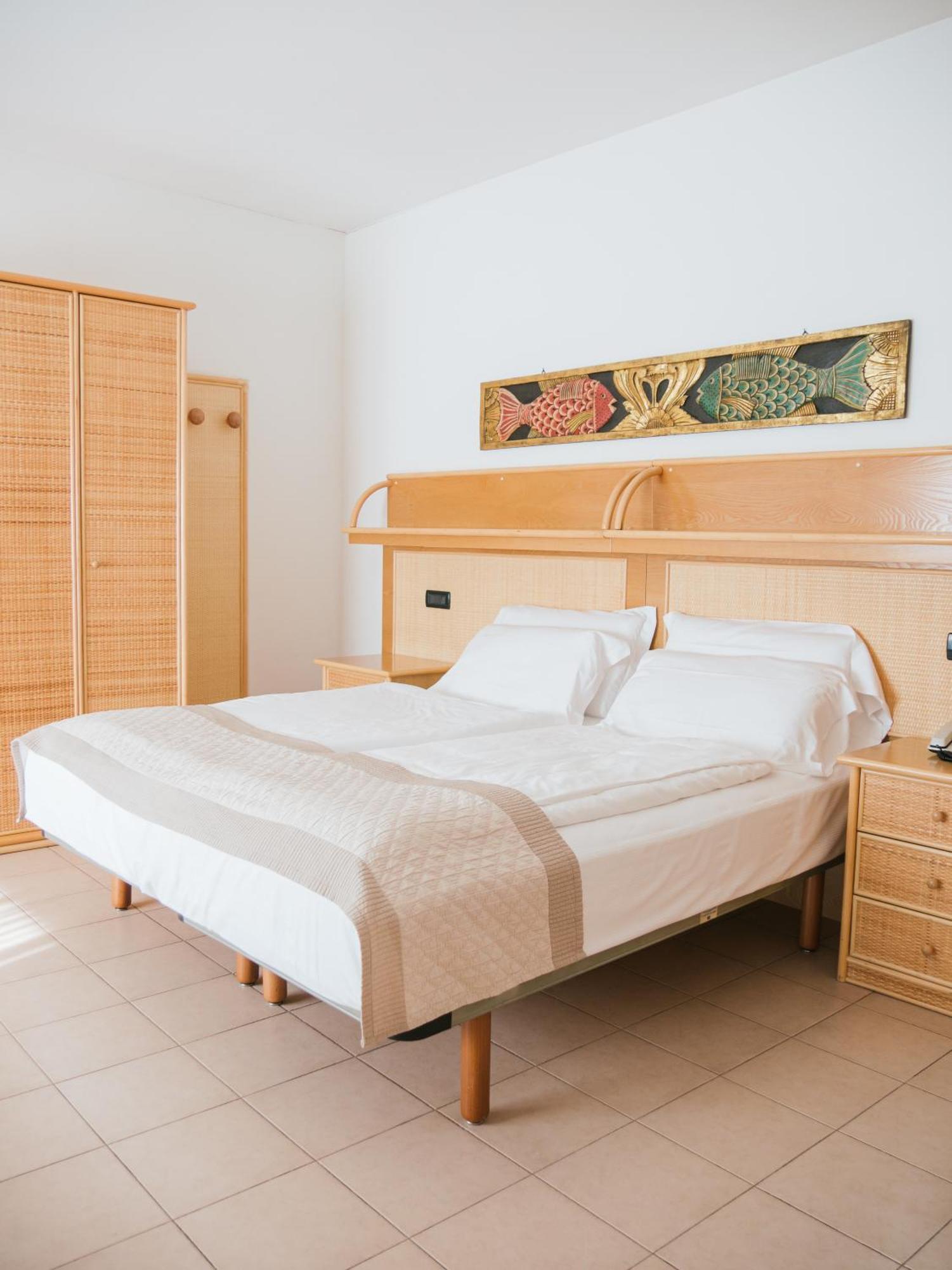Deluxe Double Room Side Sea View