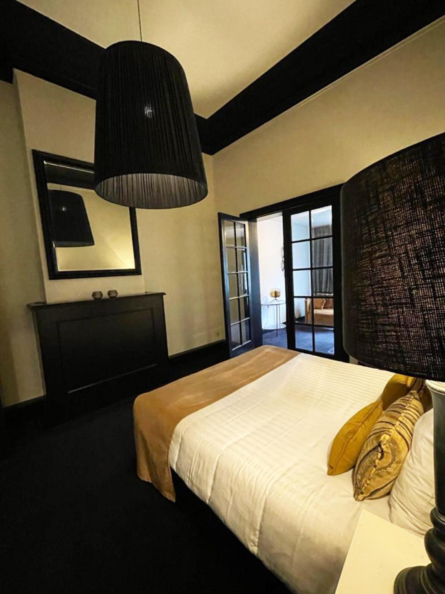 Standard Suite,891895972:JPEG