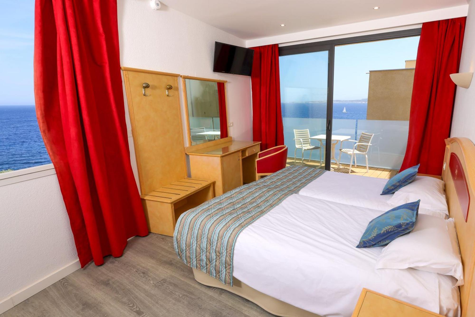Quadruple Room Partial Sea View,1584401037:JPEG