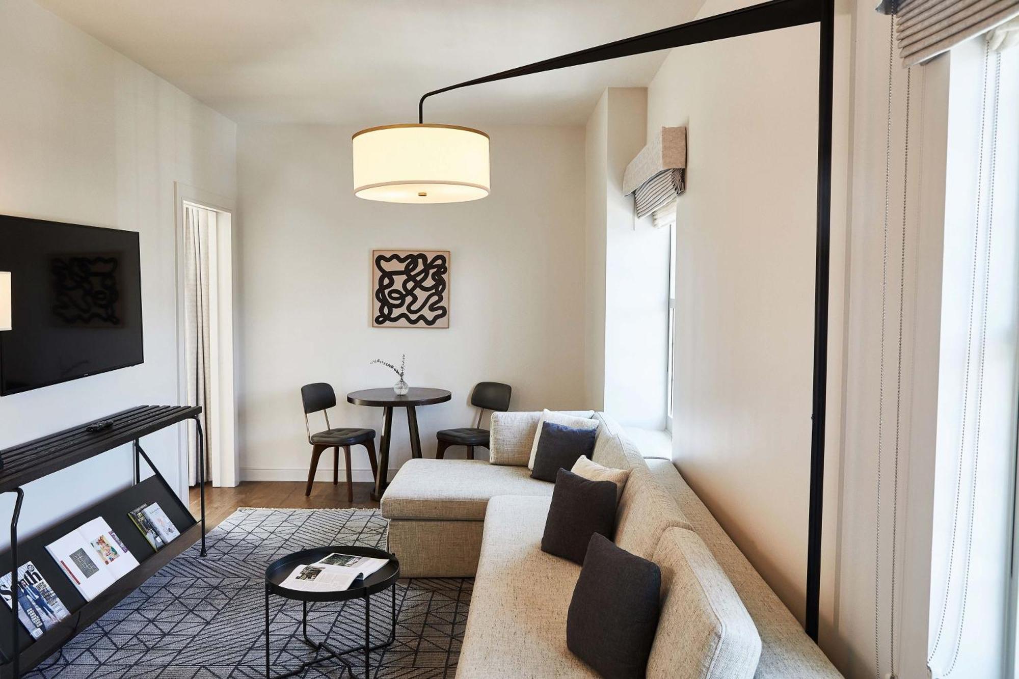 One Bedroom King Suite,1555788553:JPEG