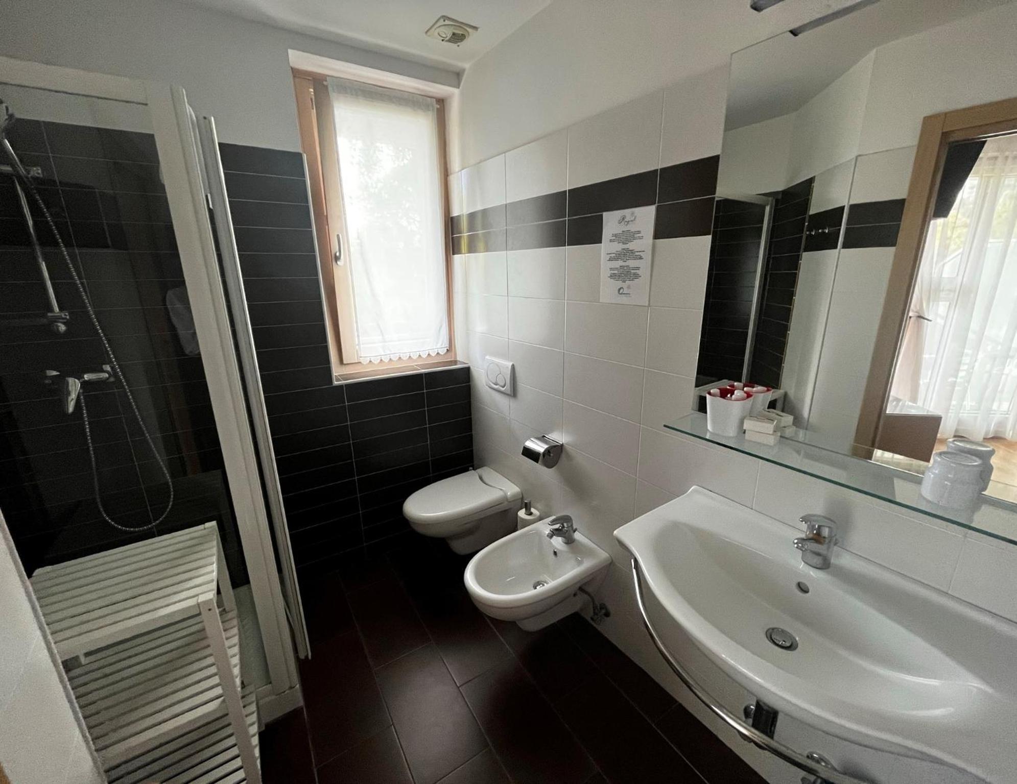Comfort Double room Partial Lake View