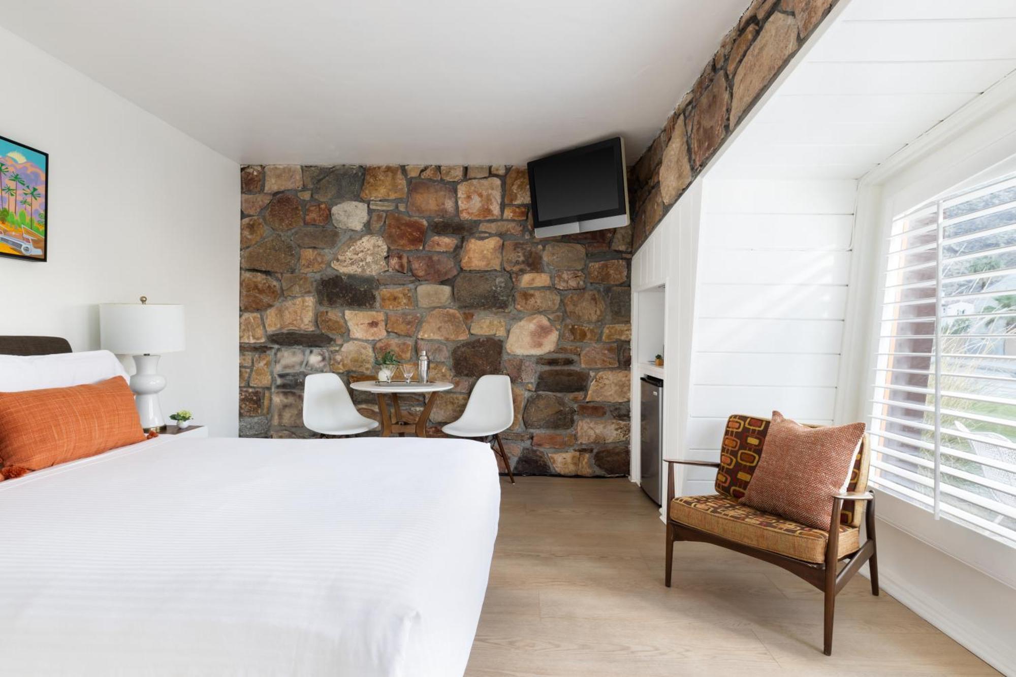 Standard Queen Room