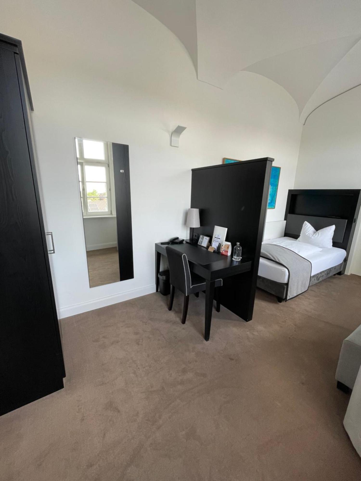 Standard Single Room,1555915999:JPEG