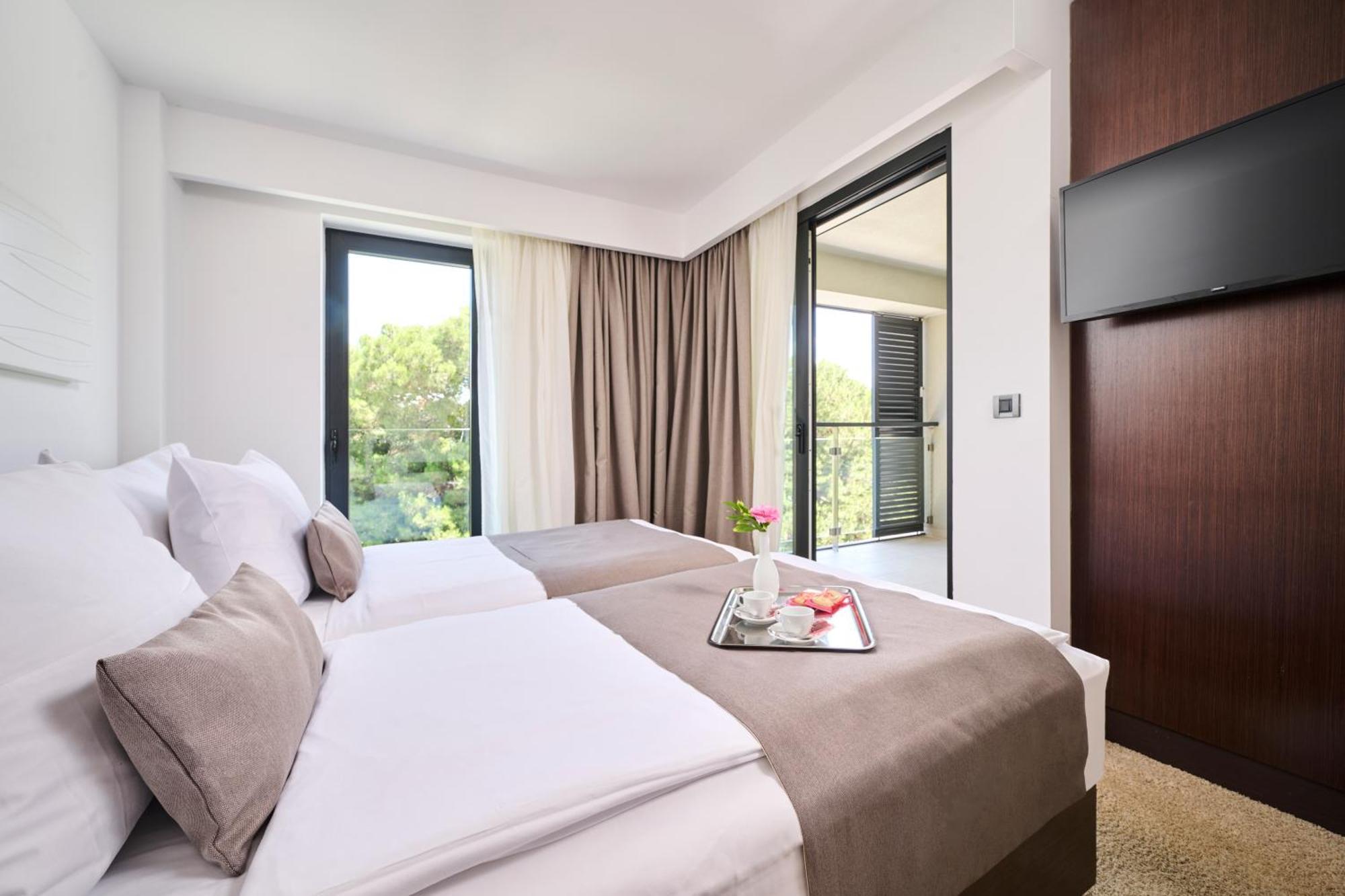 Superior Room with Balcony - Park Side,1686428096:JPEG