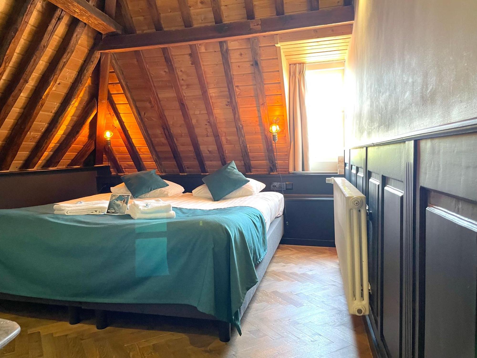 Small Double Room,1556080828:JPEG