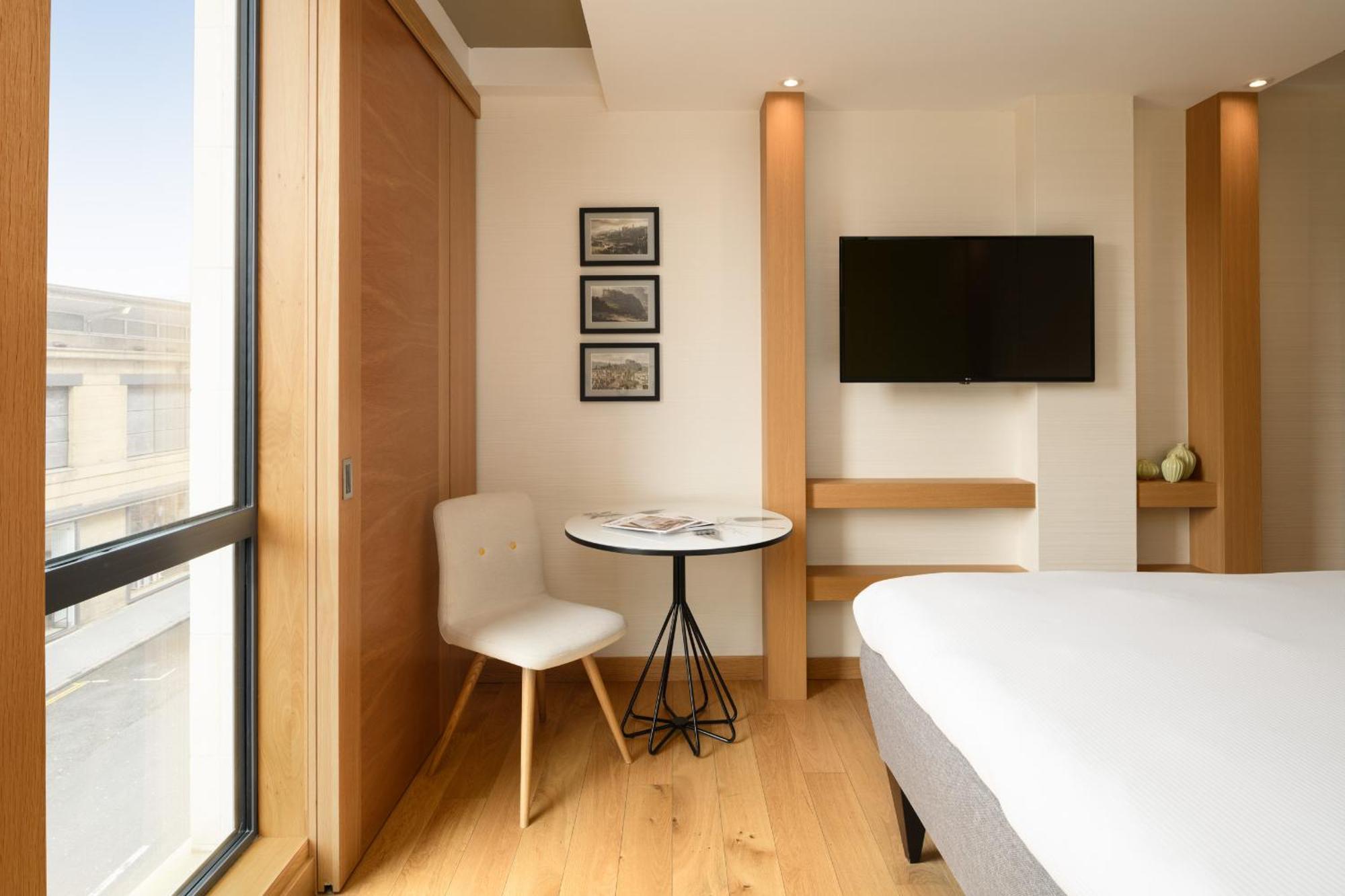 Double Room – ARTIST’S VISTA