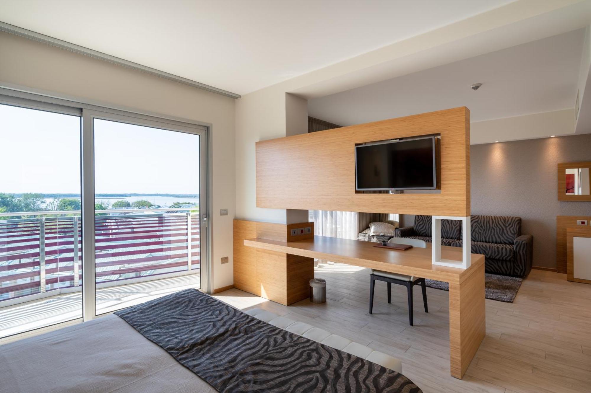 Junior Suite Lateral Sea View