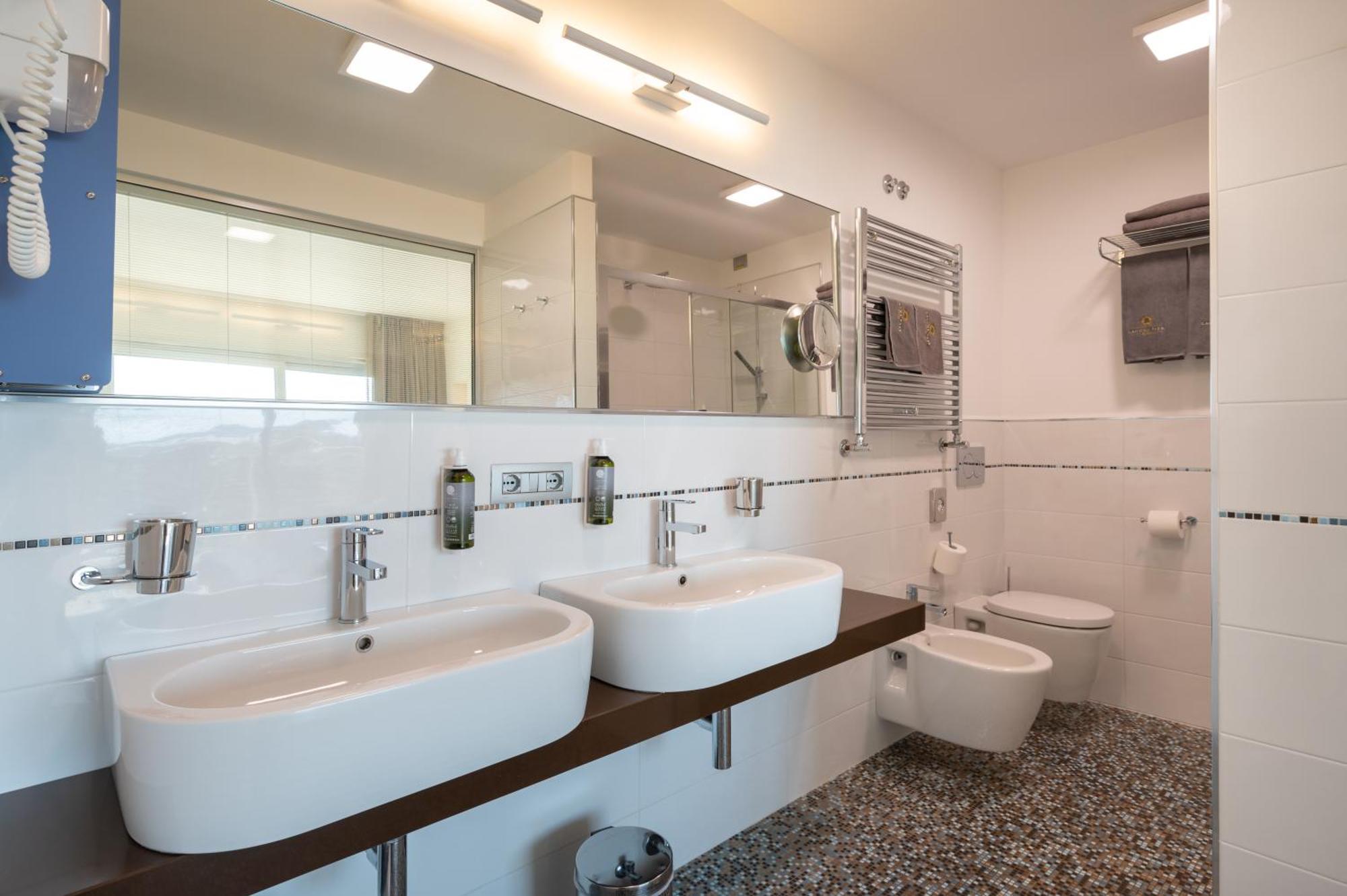 Junior Suite Lateral Sea View