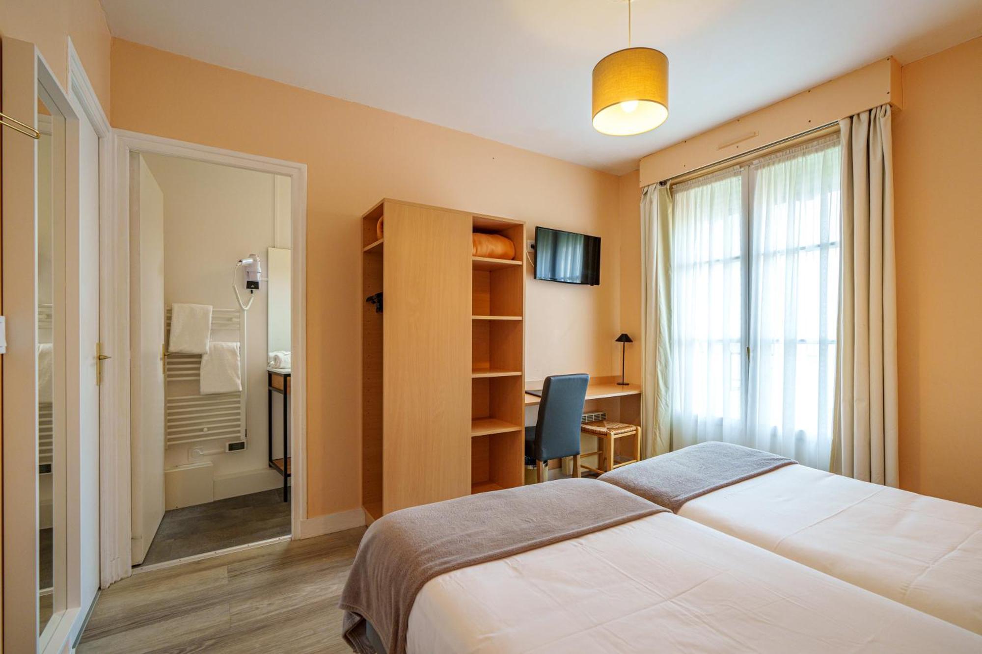 Twin Room,1556207812:JPEG