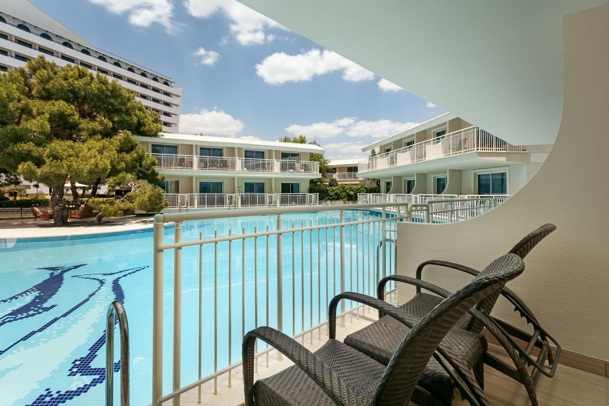 Annex Standard Swim-up Room