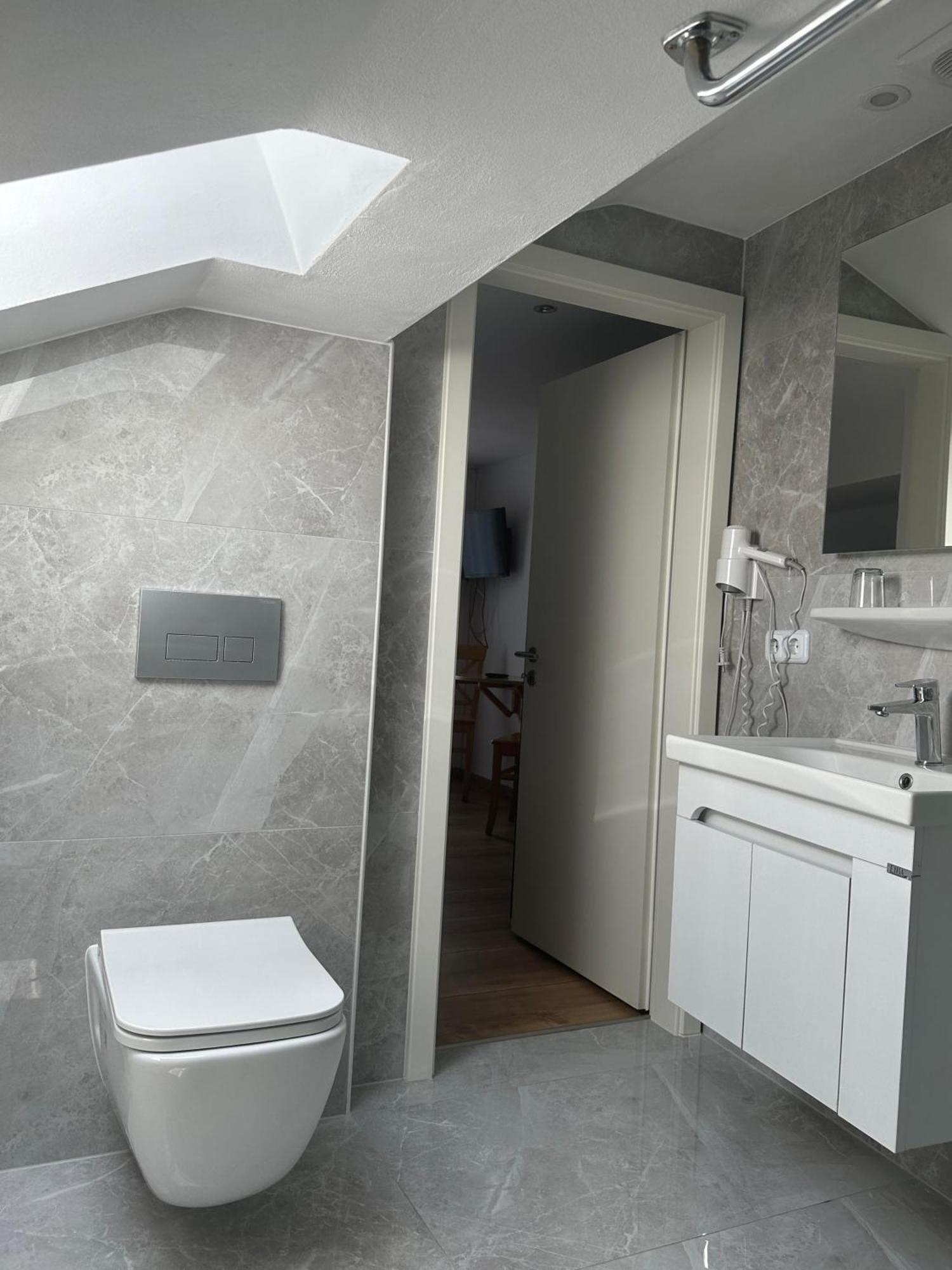 Double Room Private Bathroom