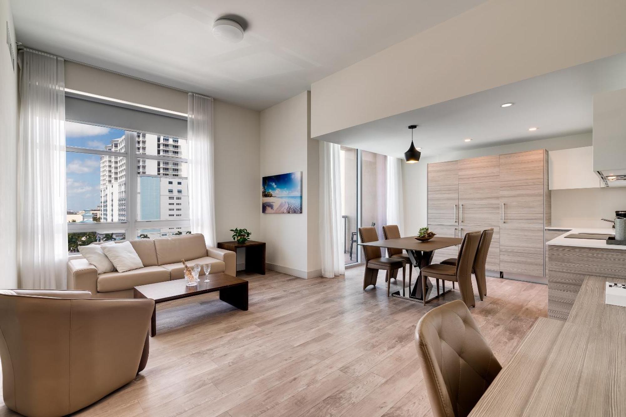 One Bedroom Suite Queen with Water View,1556794720:JPEG