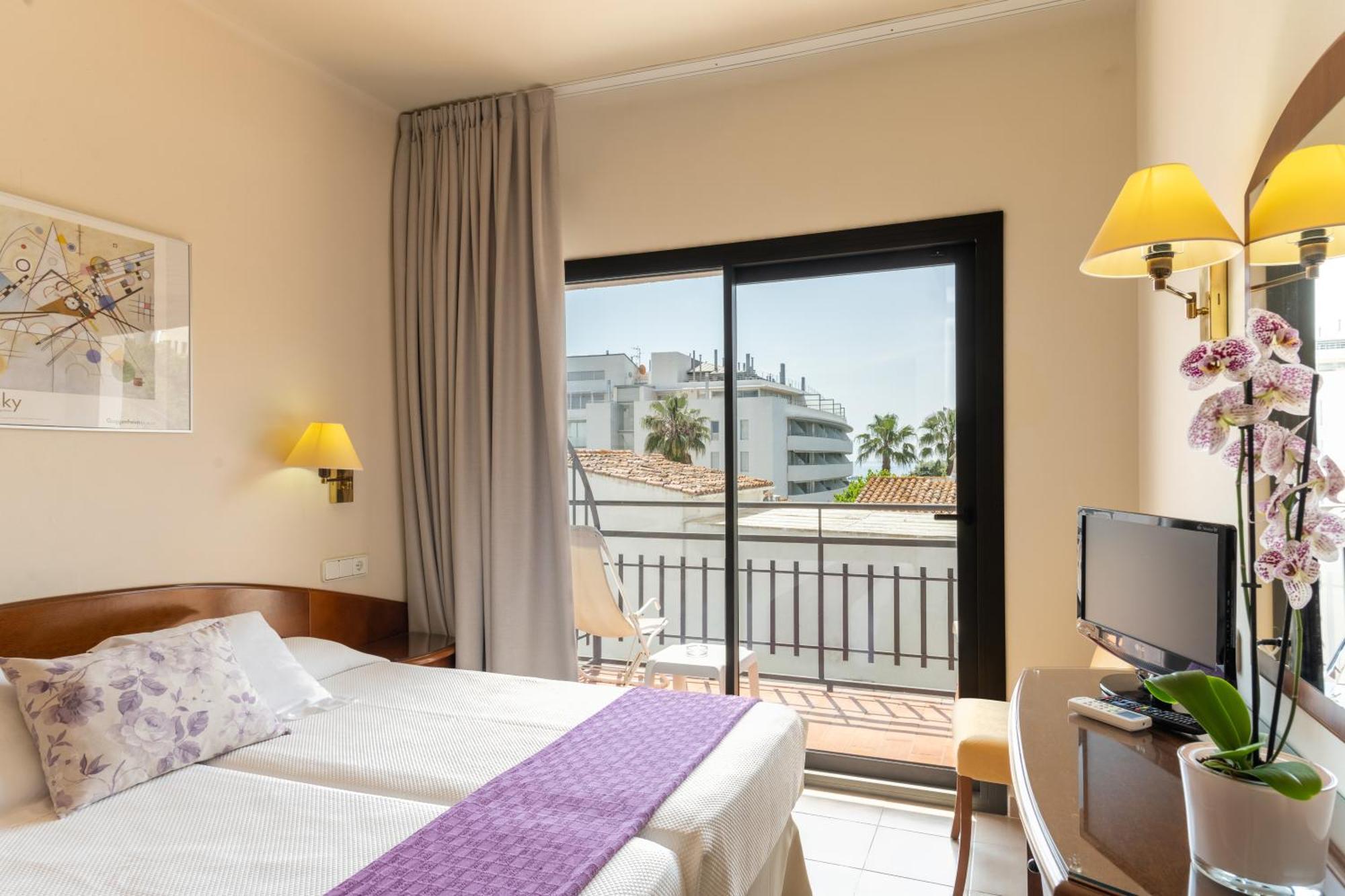 Double or Twin Room Sea View,1556842219:JPEG