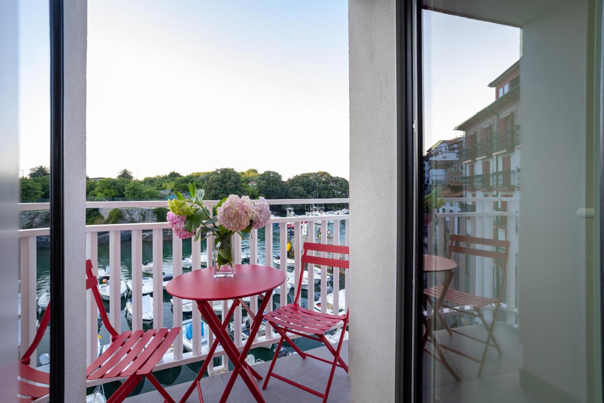 Two-Bedroom Apartment Balcony Sea View