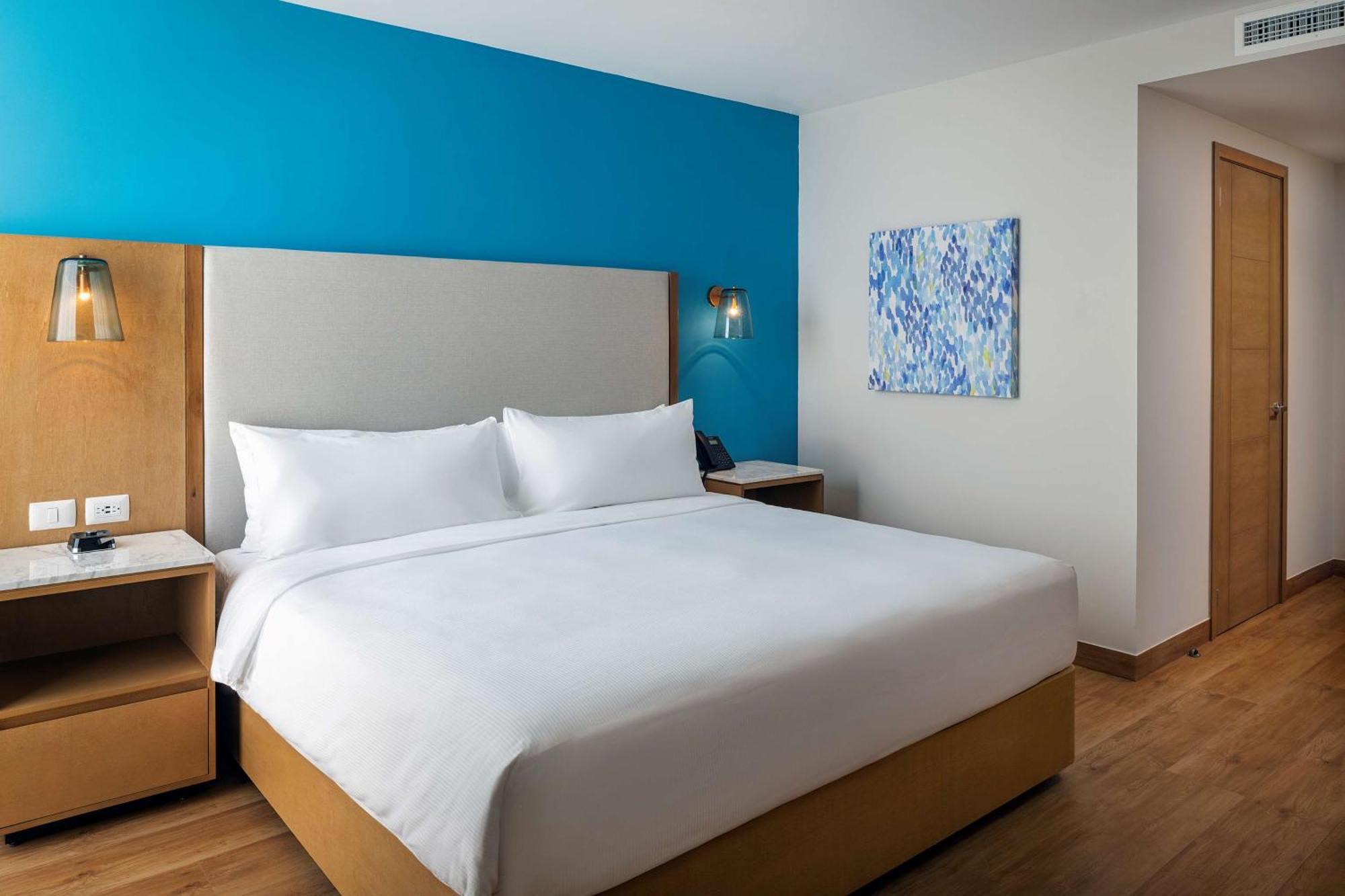 King Room with Roll-In Shower - Mobility/Hearing Accessible