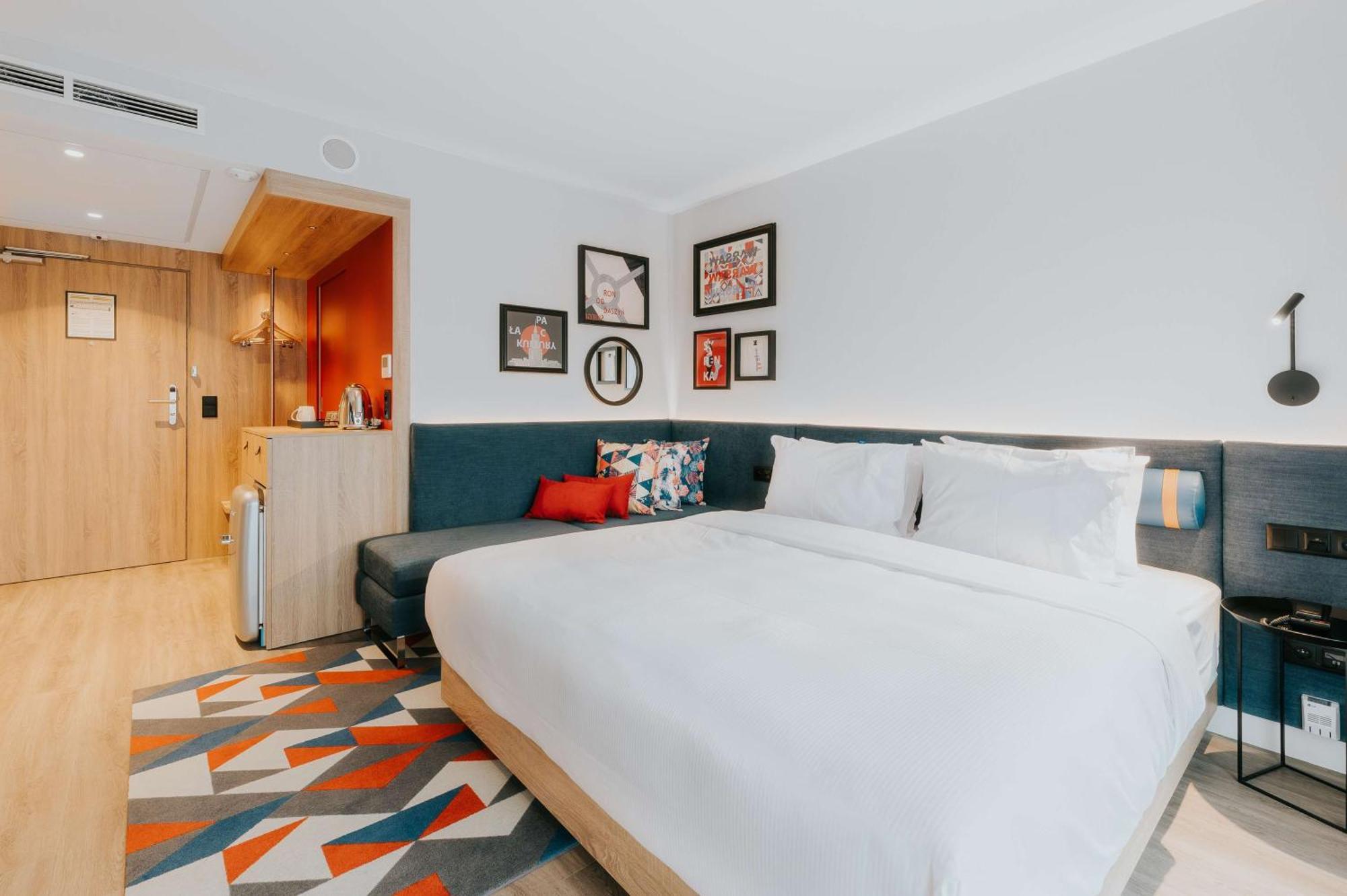 King Room,1557083743:JPEG