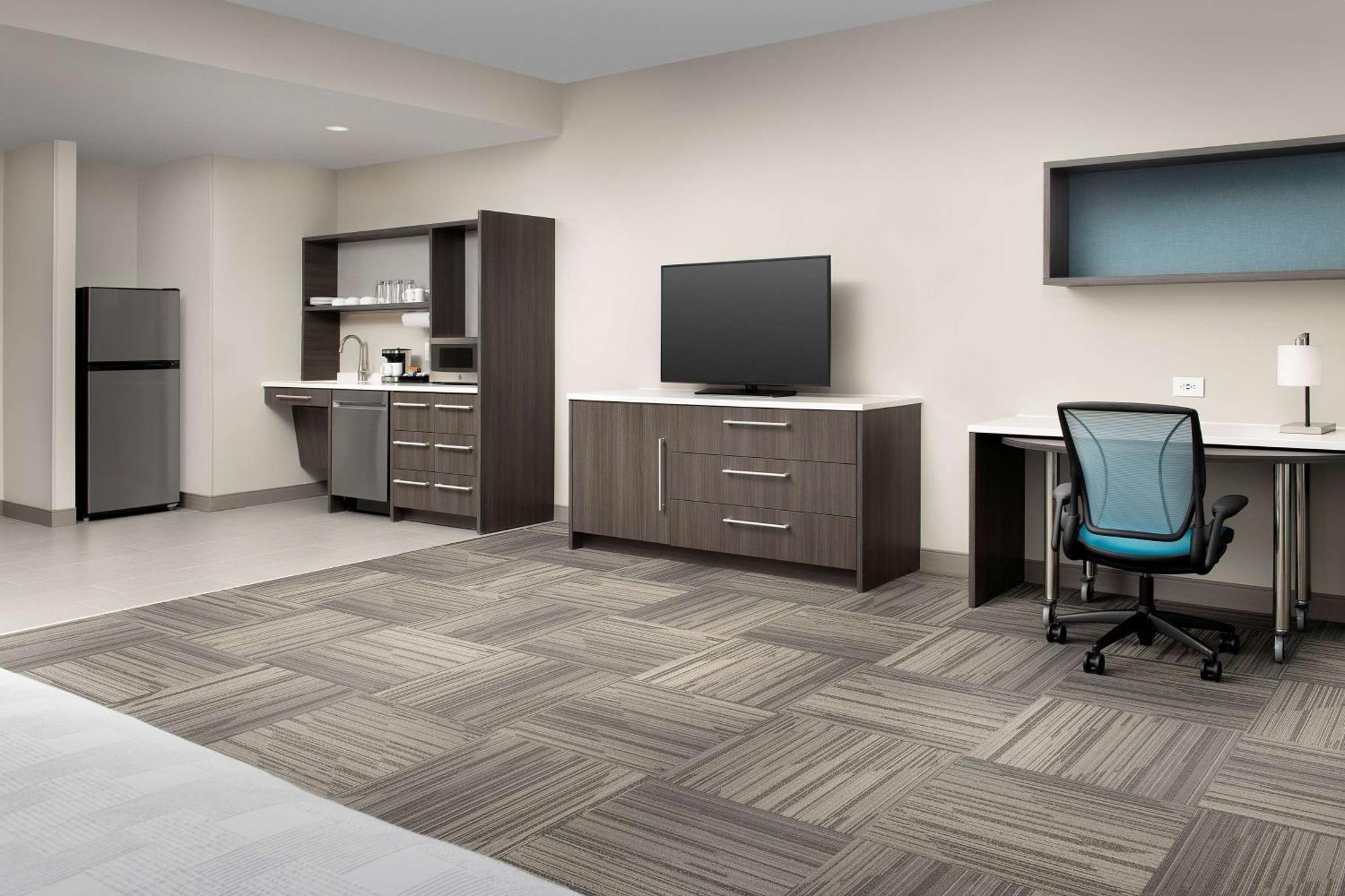 Studio Suite Two Queen Beds Hearing Access or Non-Smoking