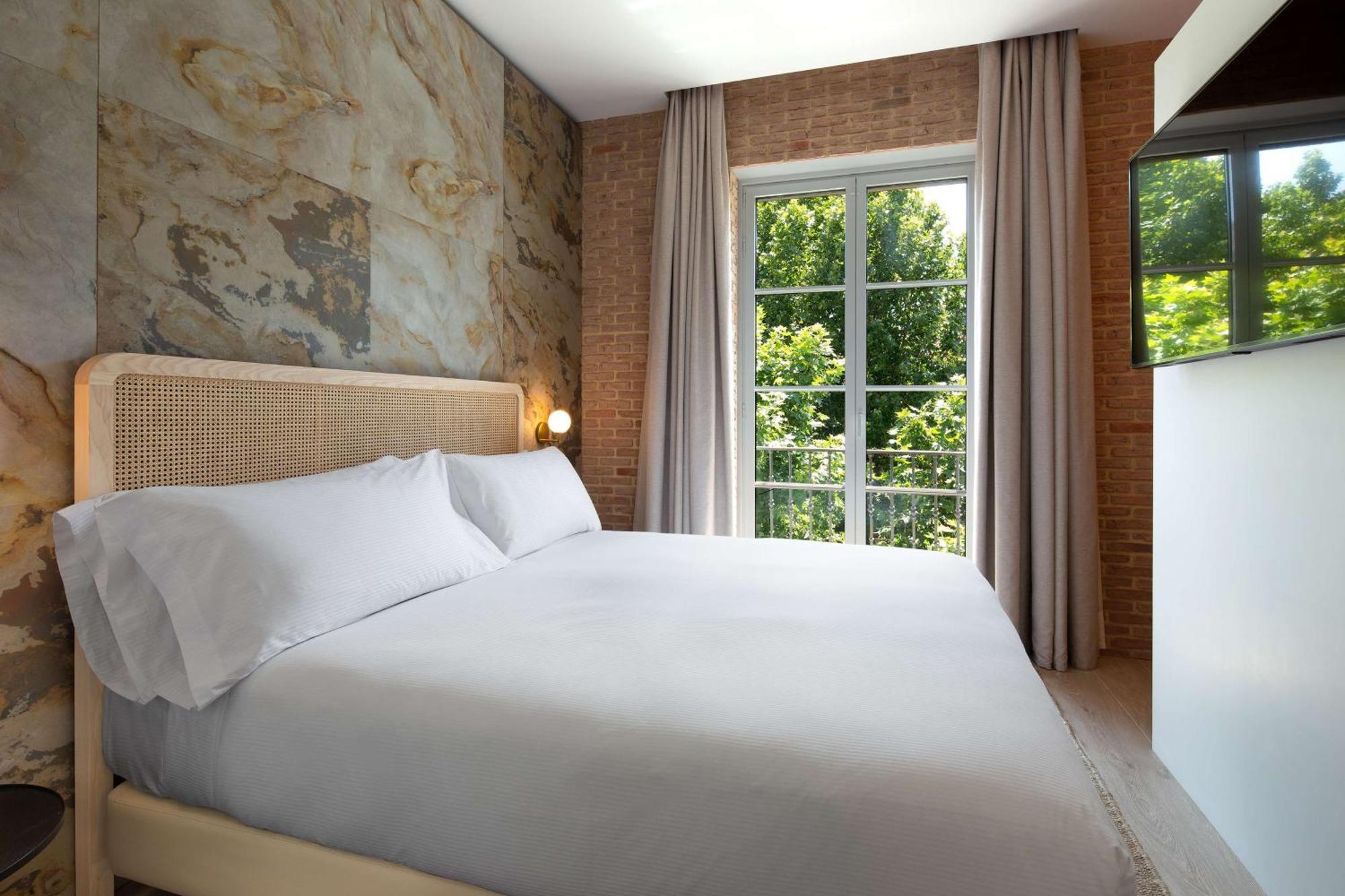 King Guest Room,1557093385:JPEG