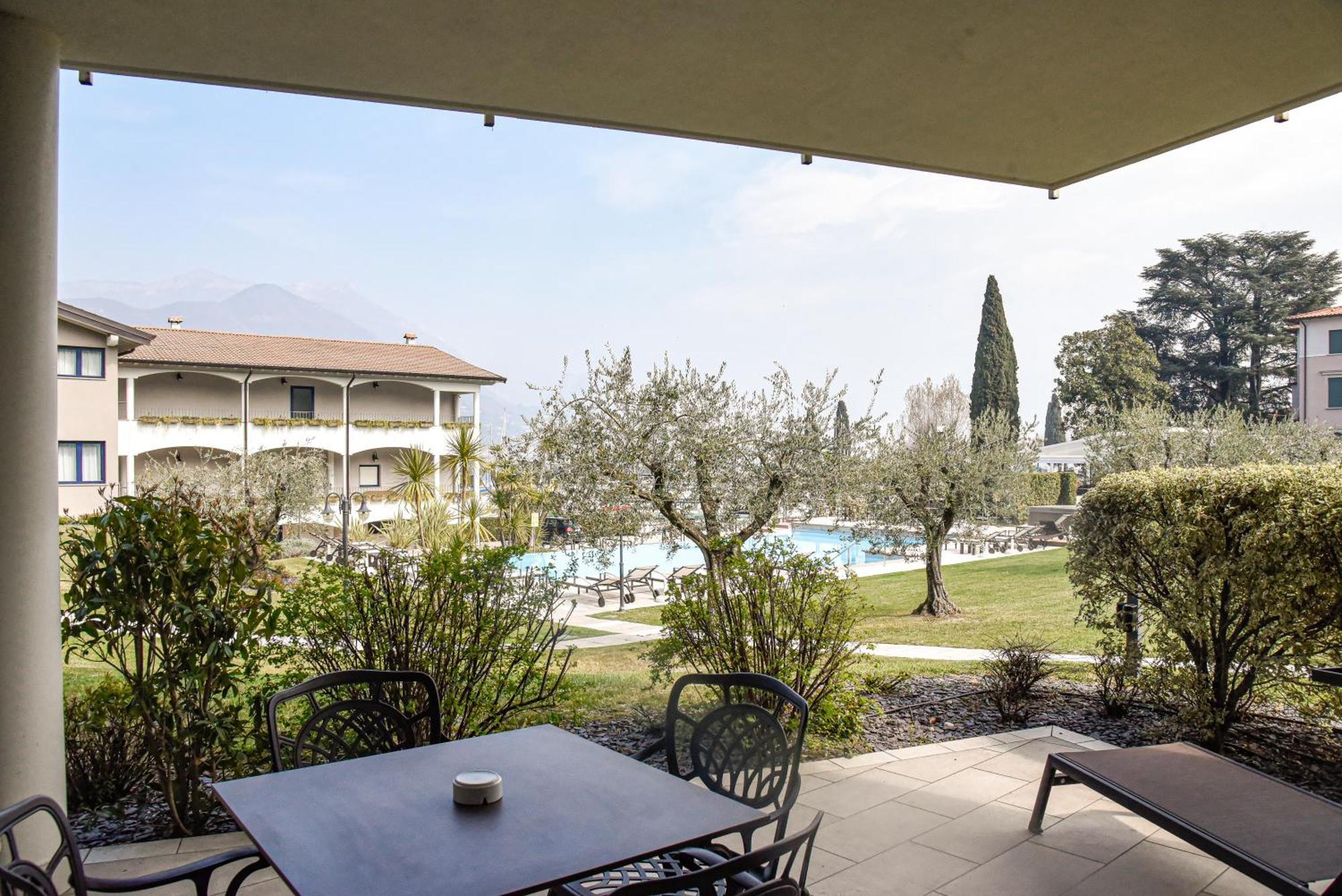 Luxury Double or Twin Room Lake View