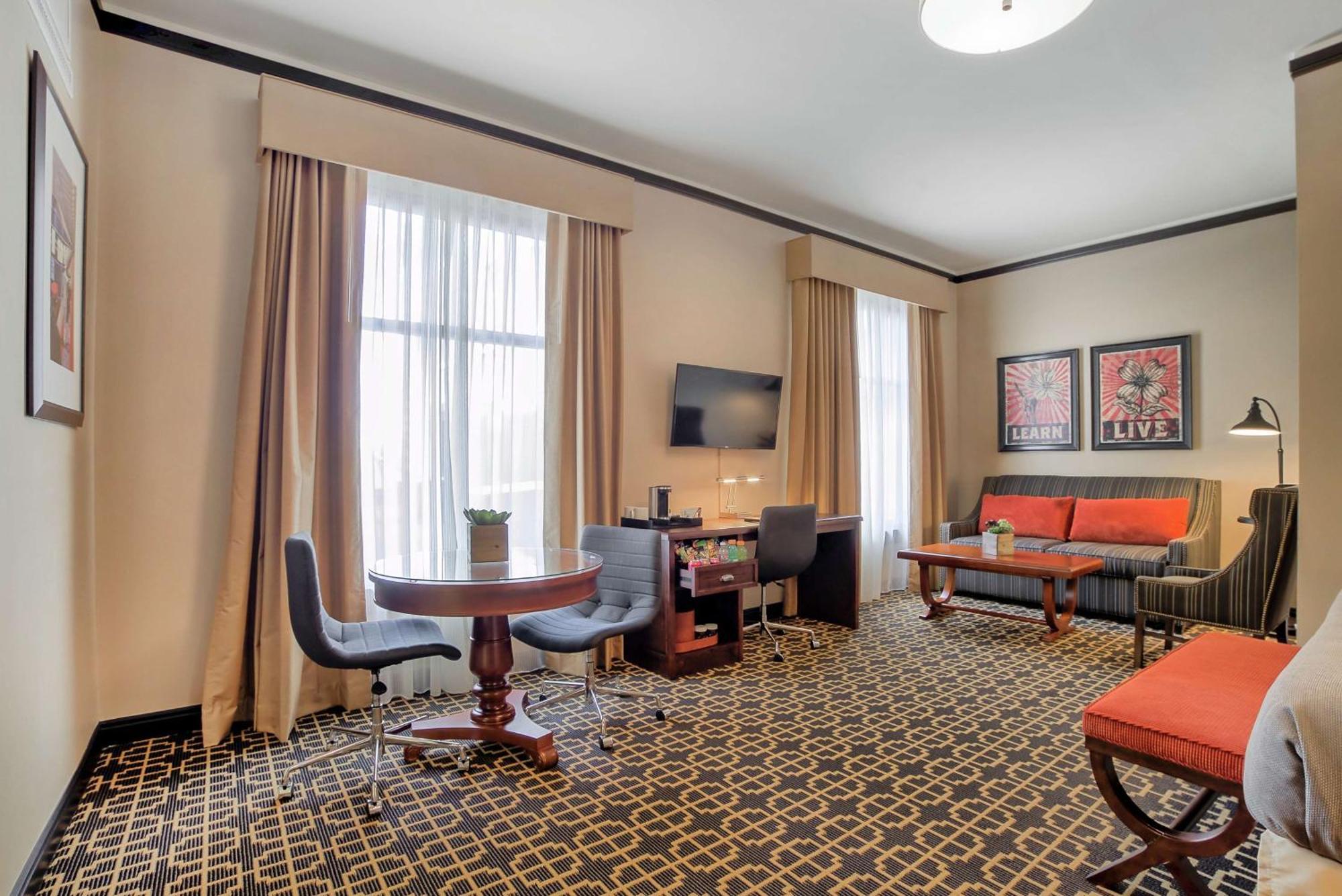 One-Bedroom King Suite,1278739267:JPEG