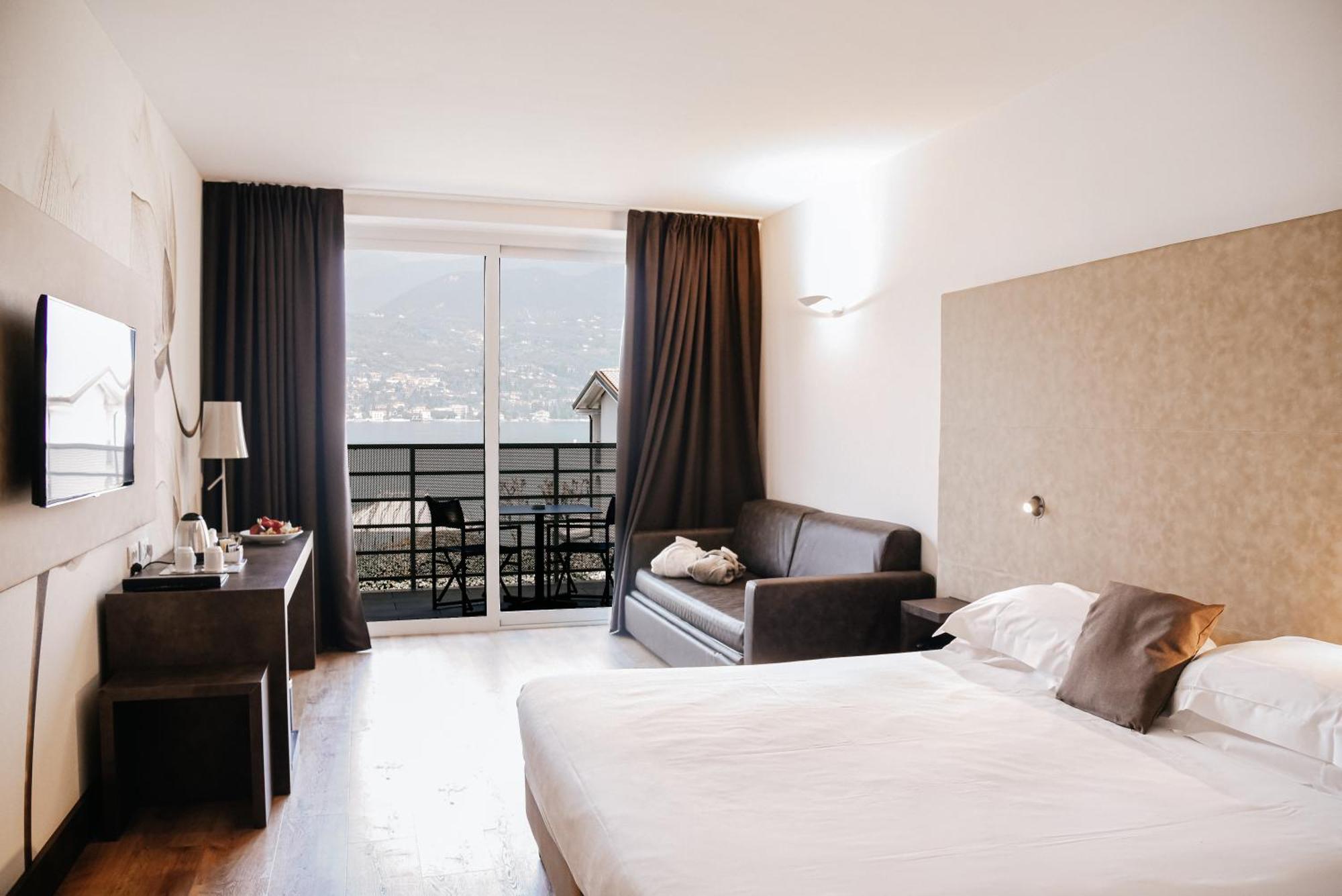 Luxury Double or Twin Room Lake View