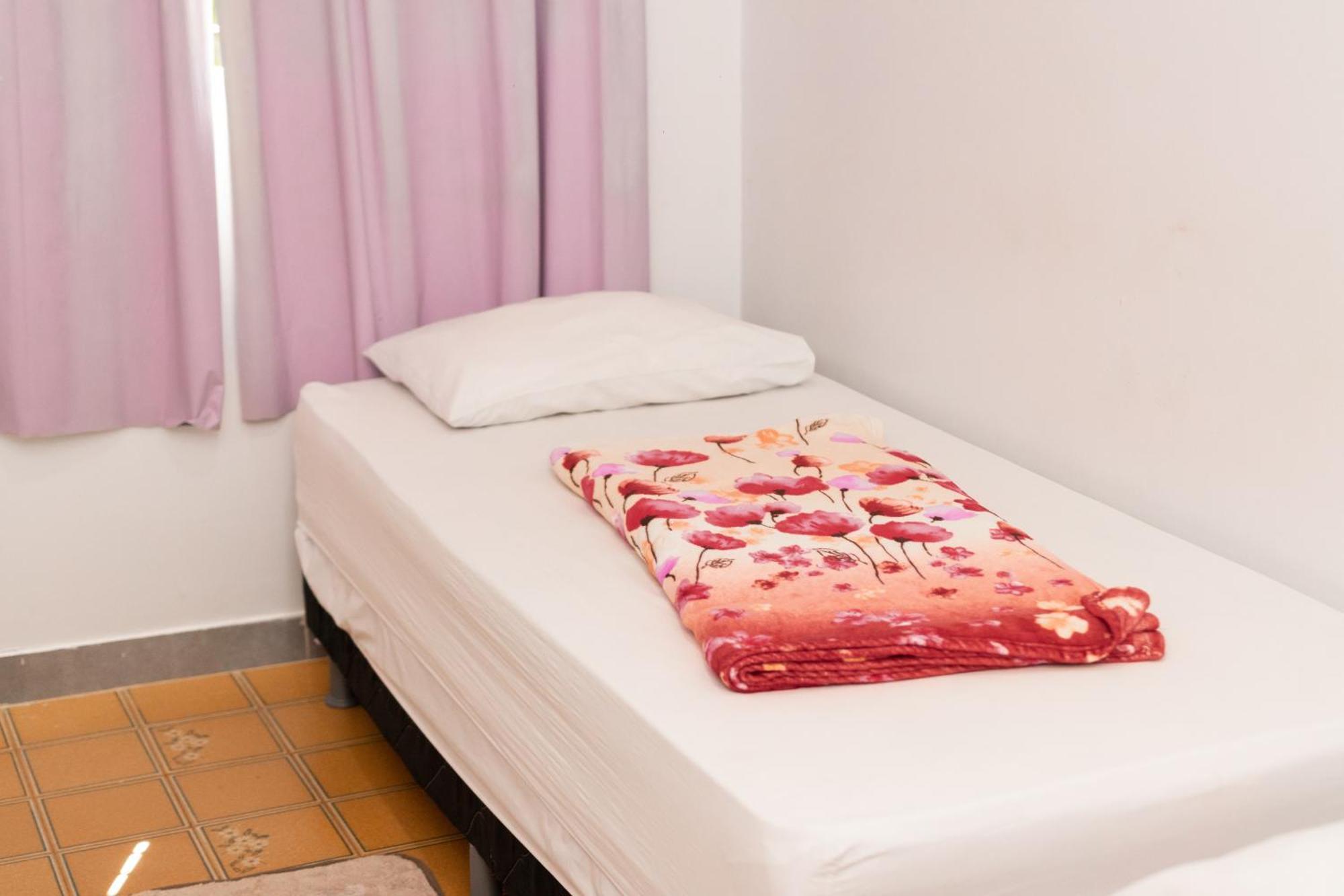 Deluxe Double Room Shower
