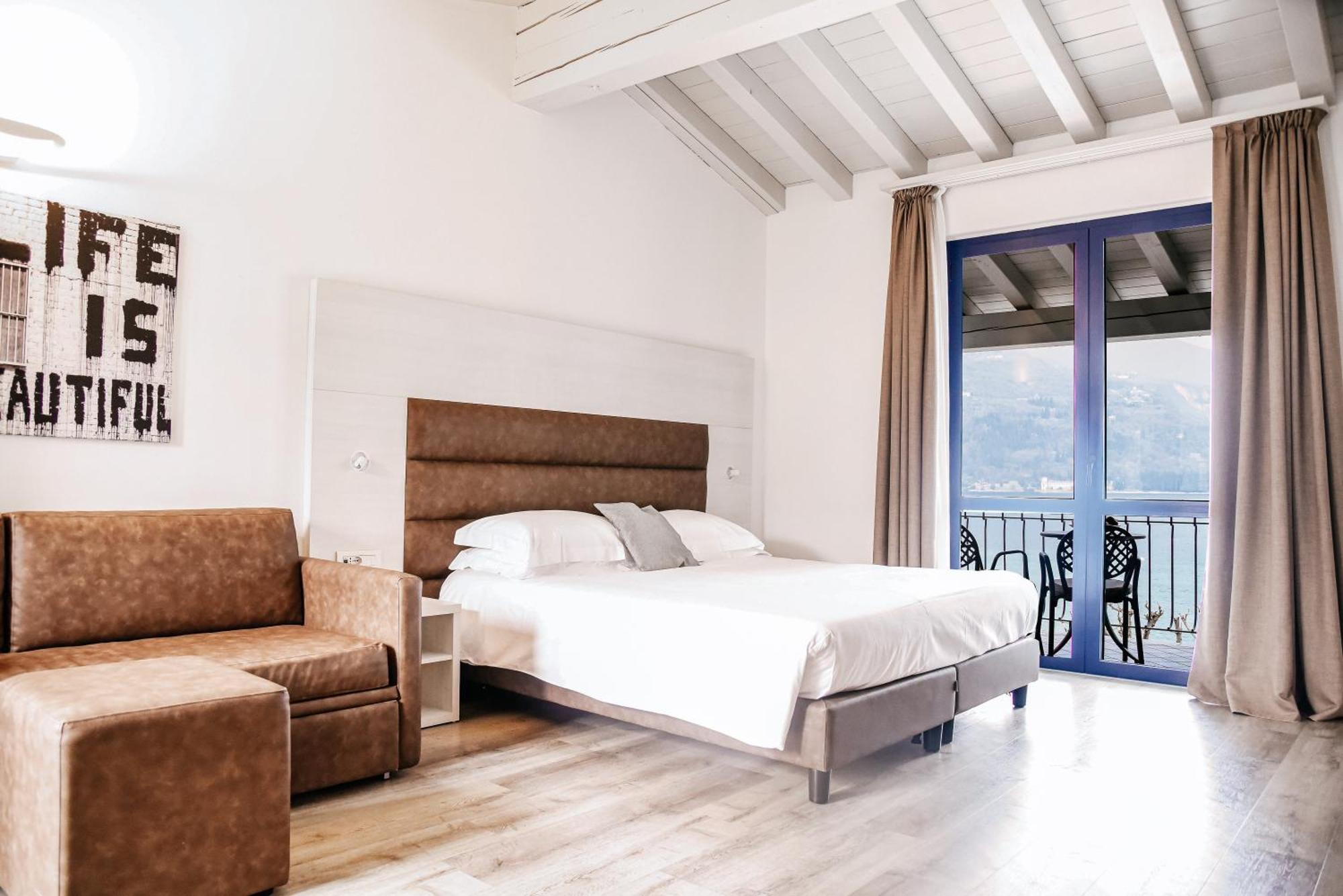 Deluxe Double or Twin Room Lake View