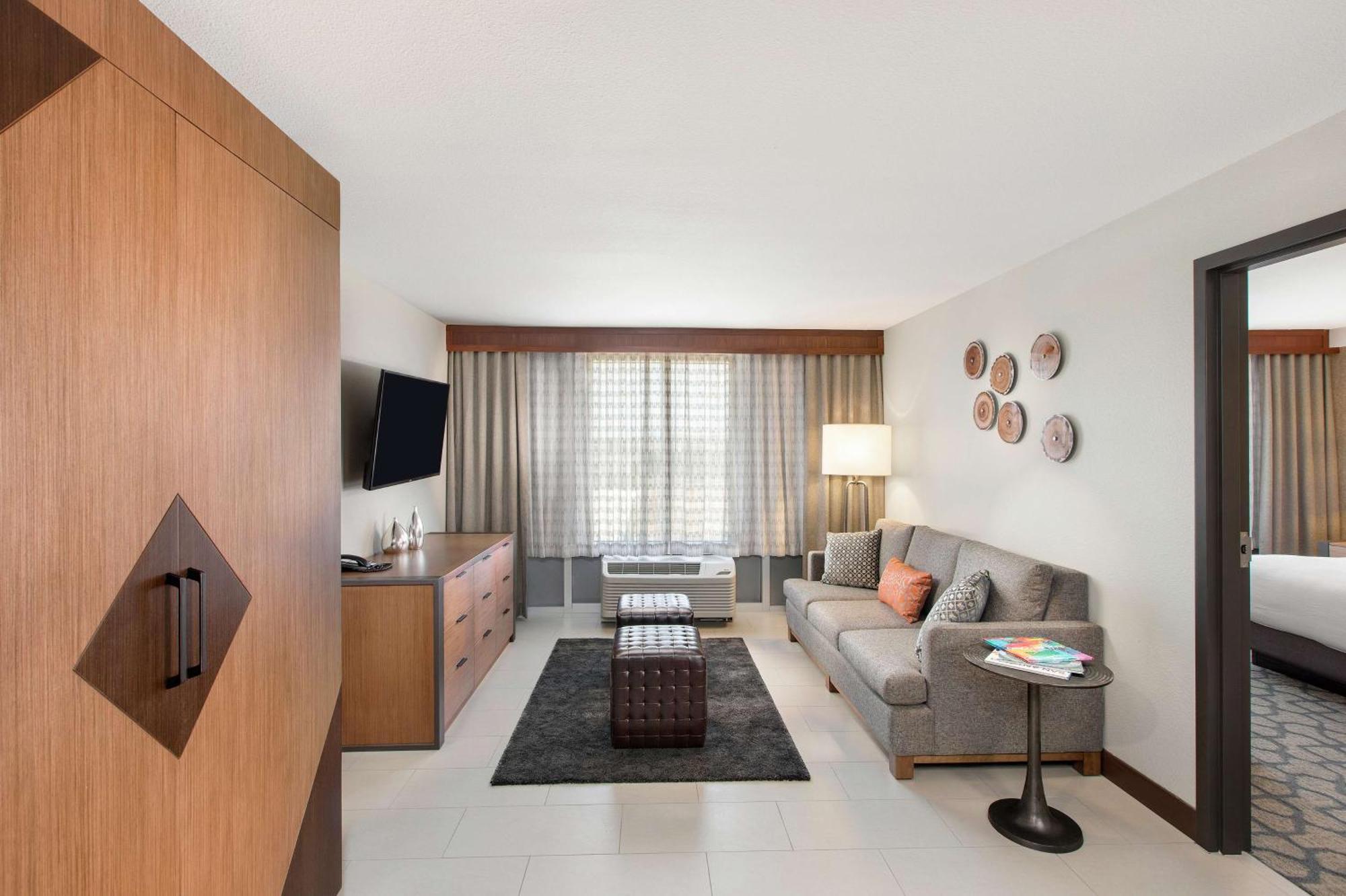 One-Bedroom King Suite Sofa Bed,1278726517:JPEG