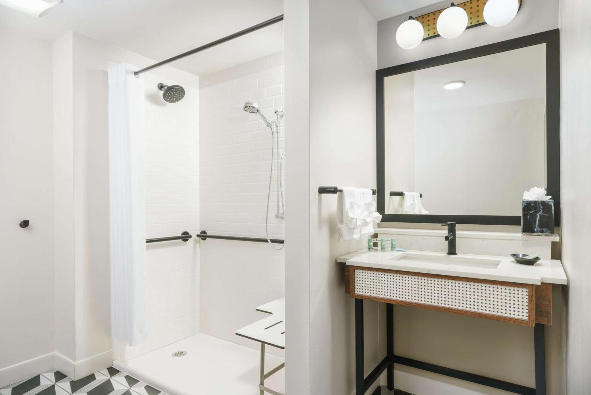 Queen Room Two Queen Beds Roll Shower Mobility Hearing Access or Non-Smoking,1557107260:JPEG