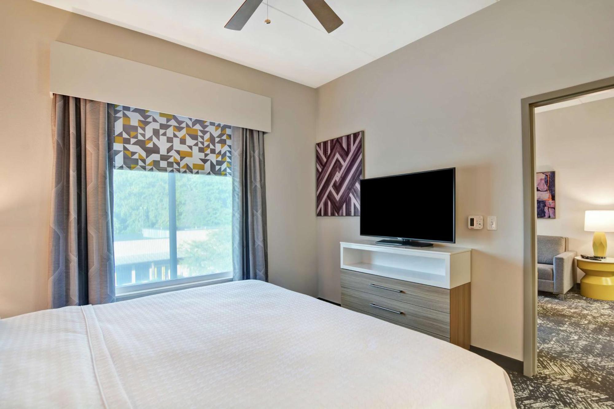One-Bedroom King Suite Non-Smoking