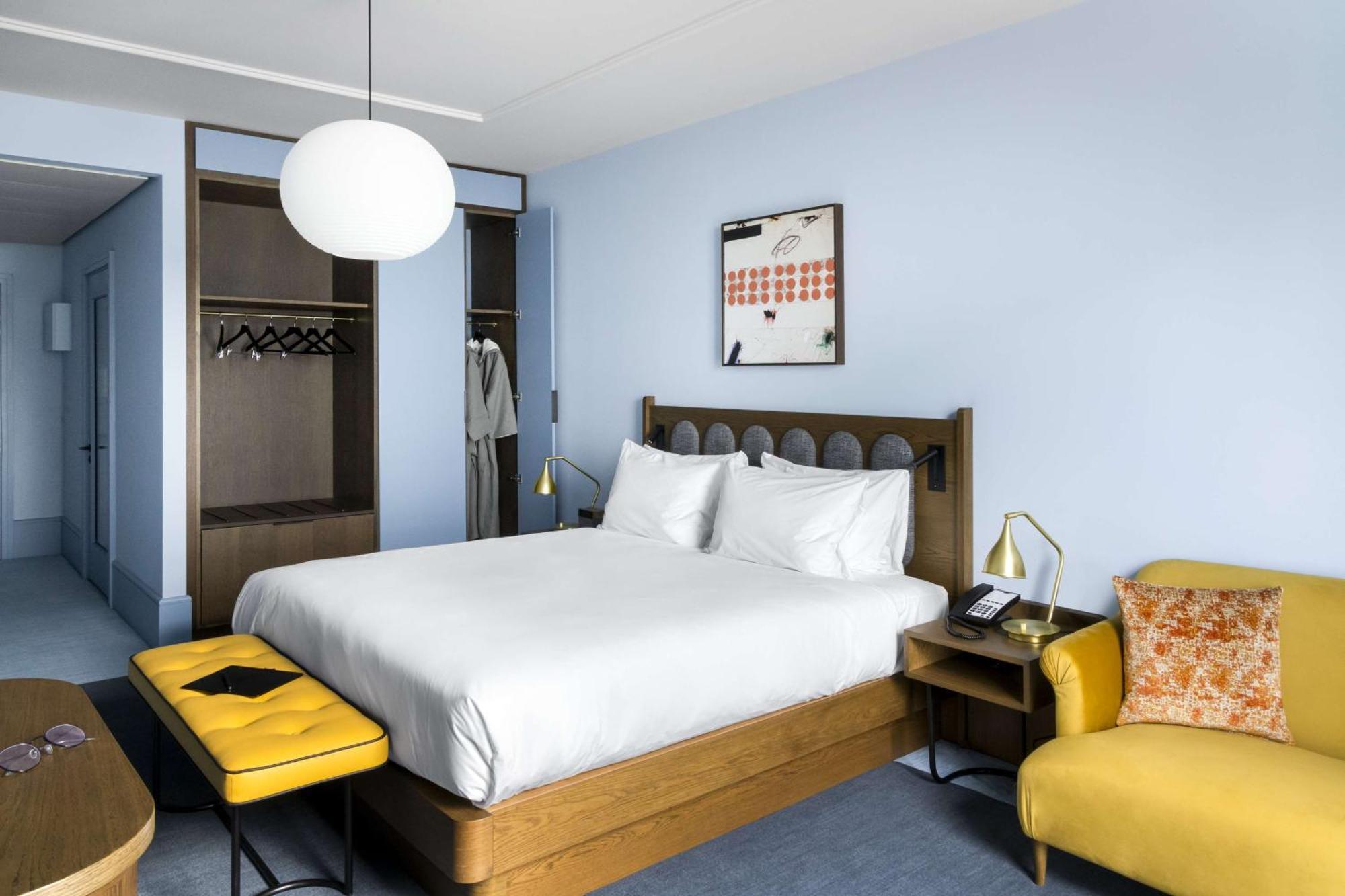 Deluxe King Room Courtyard View